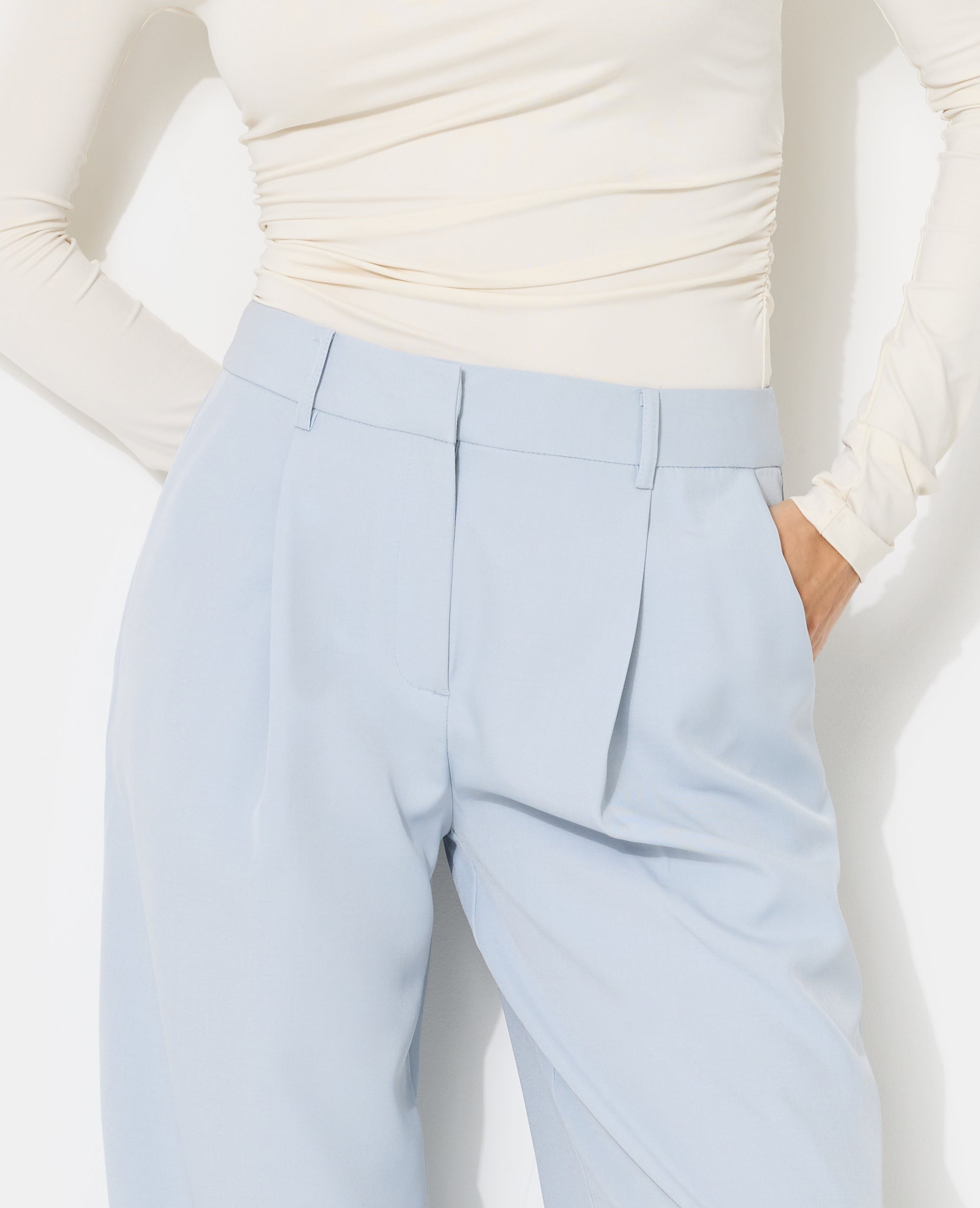Pantalon large et droit avec pinces