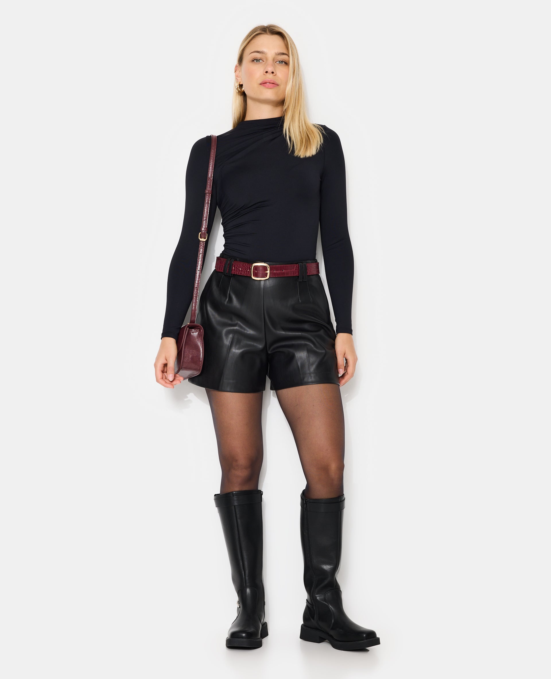 Short taille haute en simili cuir