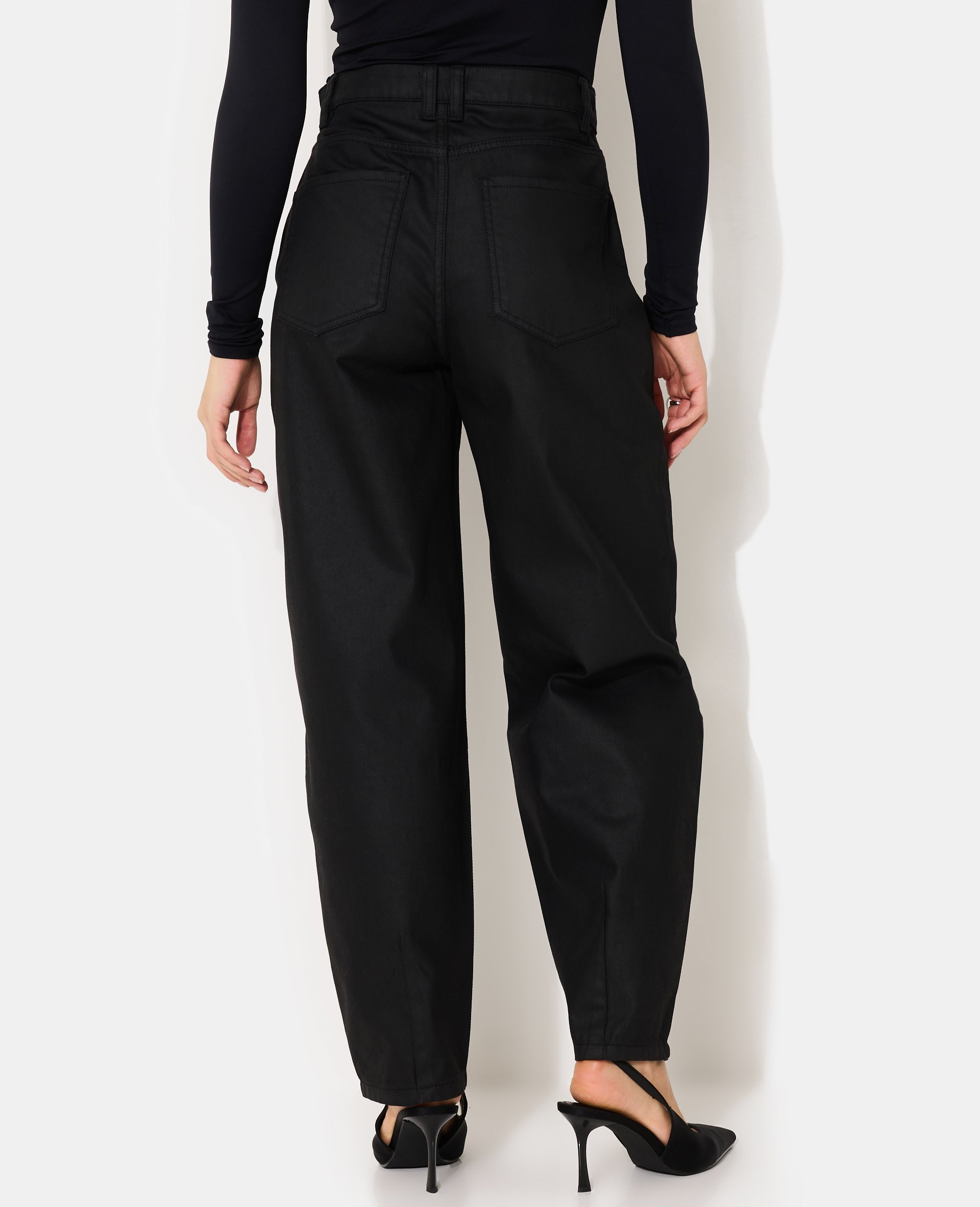 Jean barrel enduit taille haute