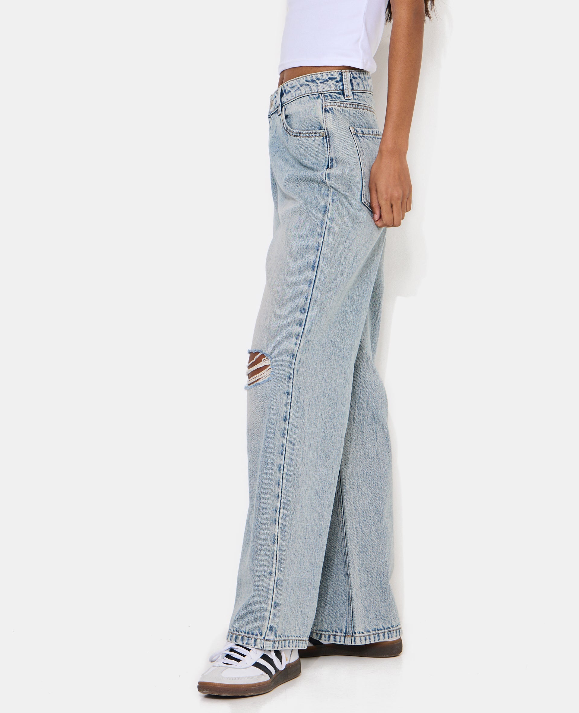 Jean wide taille basse avec trous genoux