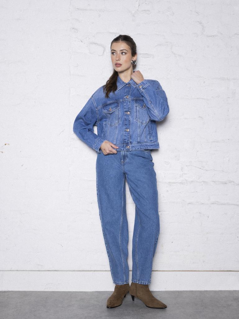 Jean barrel taille haute avec jeux de coutures