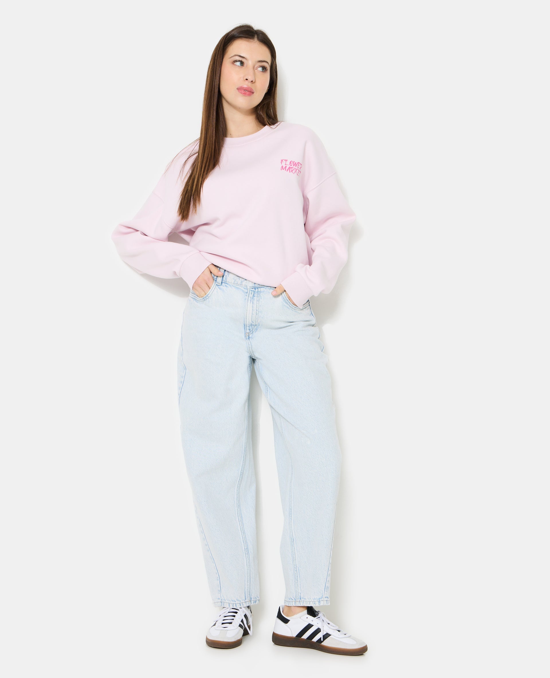 Jean barrel taille haute avec jeux de coutures