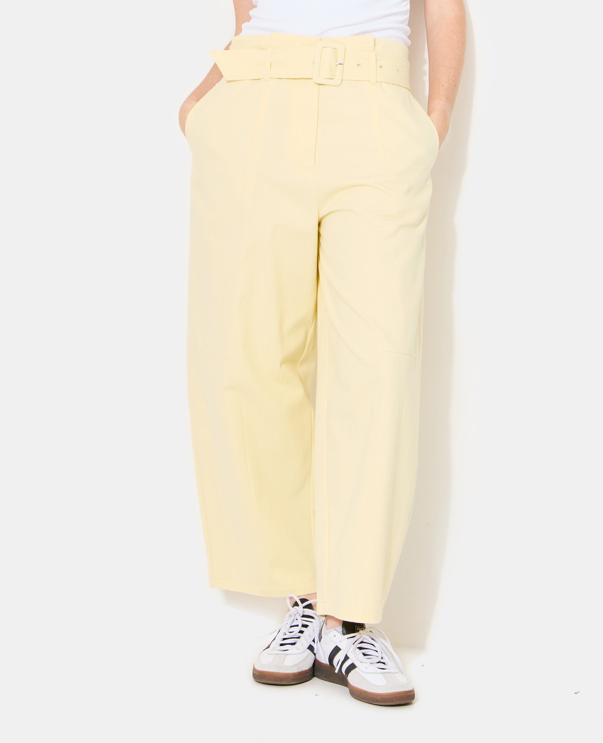 Pantalon barrel taille haute avec ceinture