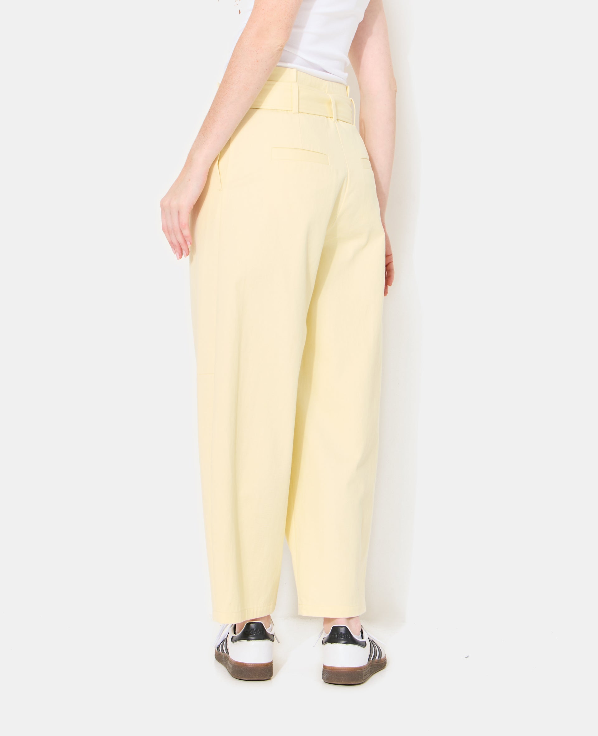 Pantalon barrel taille haute avec ceinture
