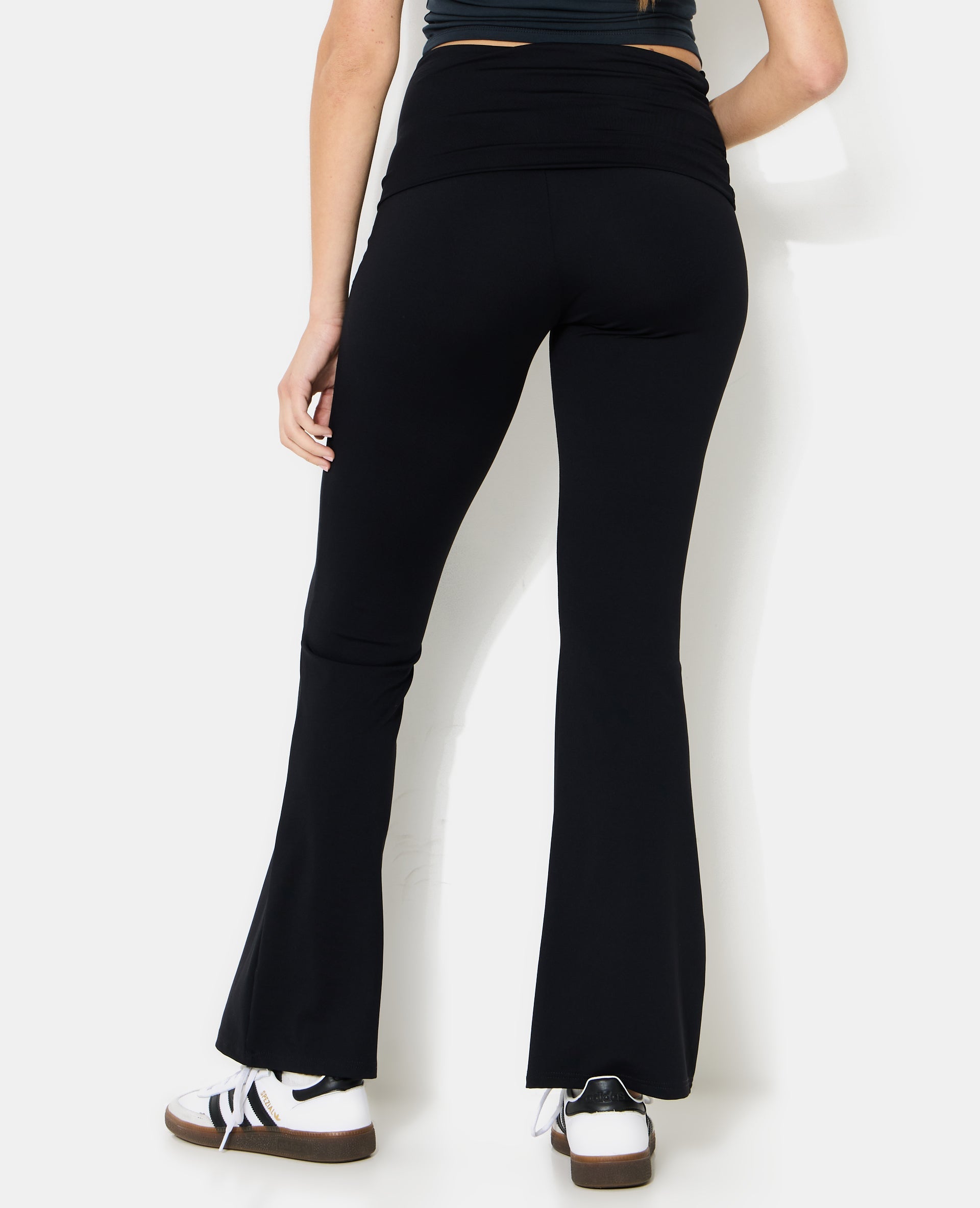 Pantalon flare en matière sculptante