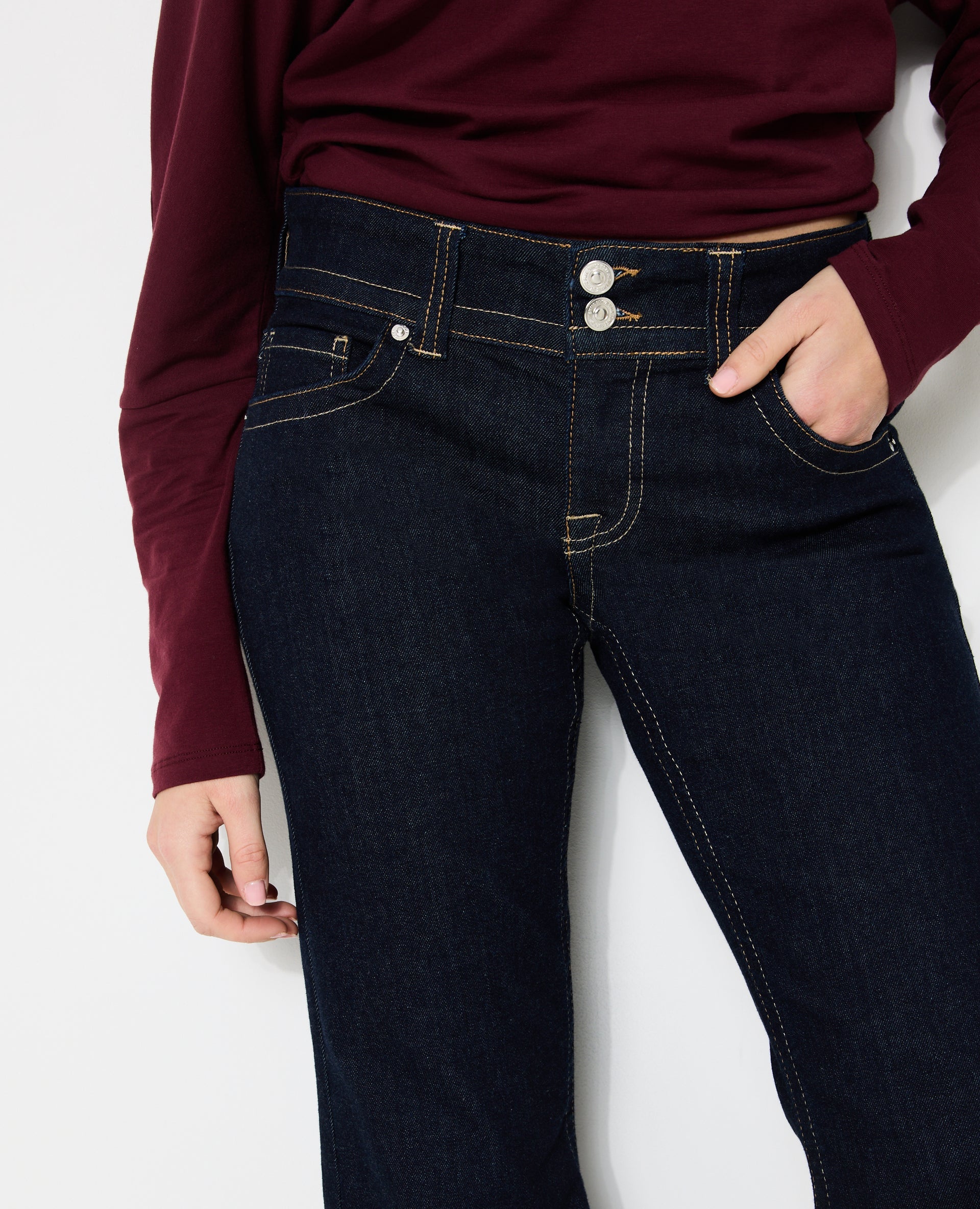 Jean flare taille basse avec 2 boutons