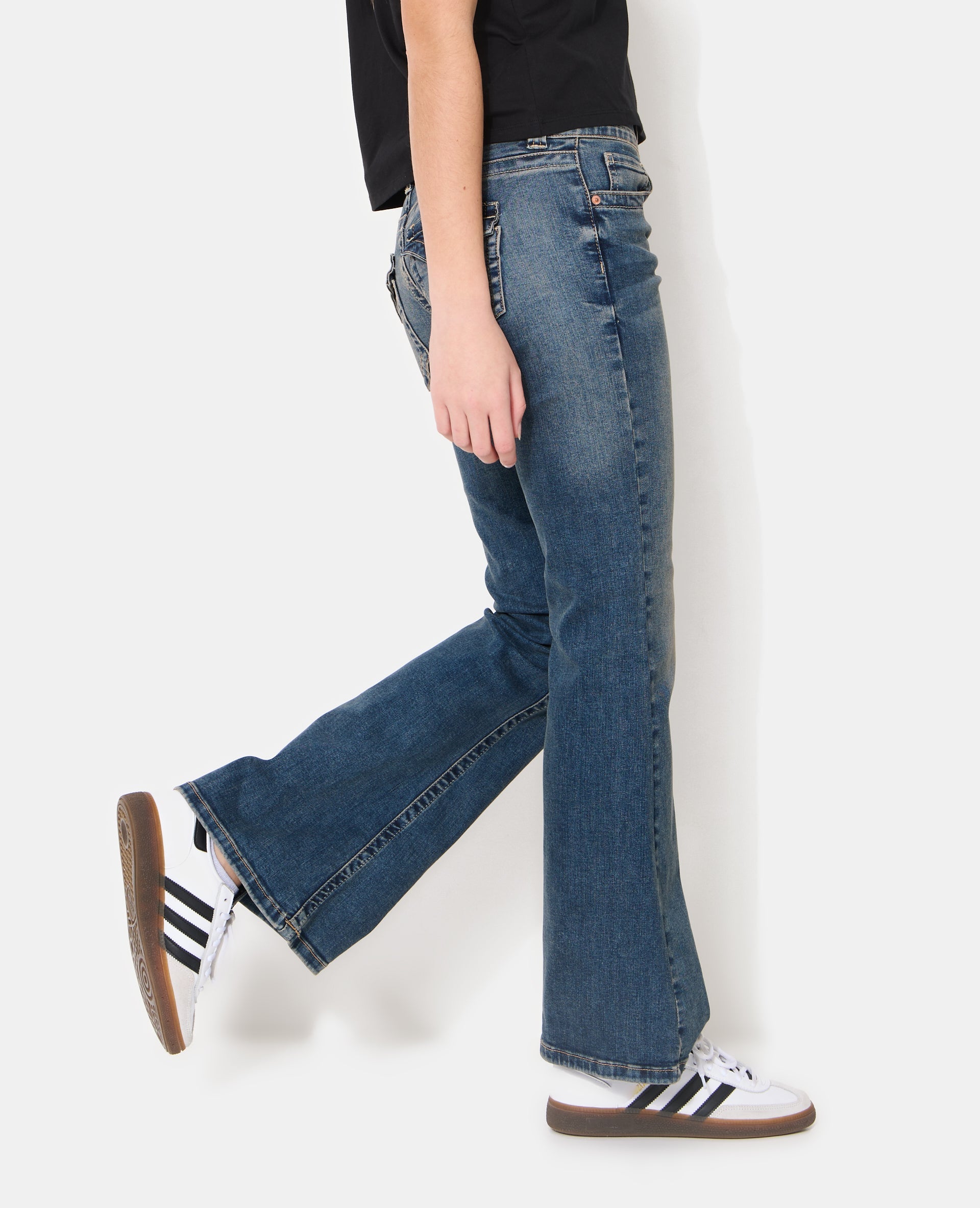 Jean flare taille basse avec 2 boutons