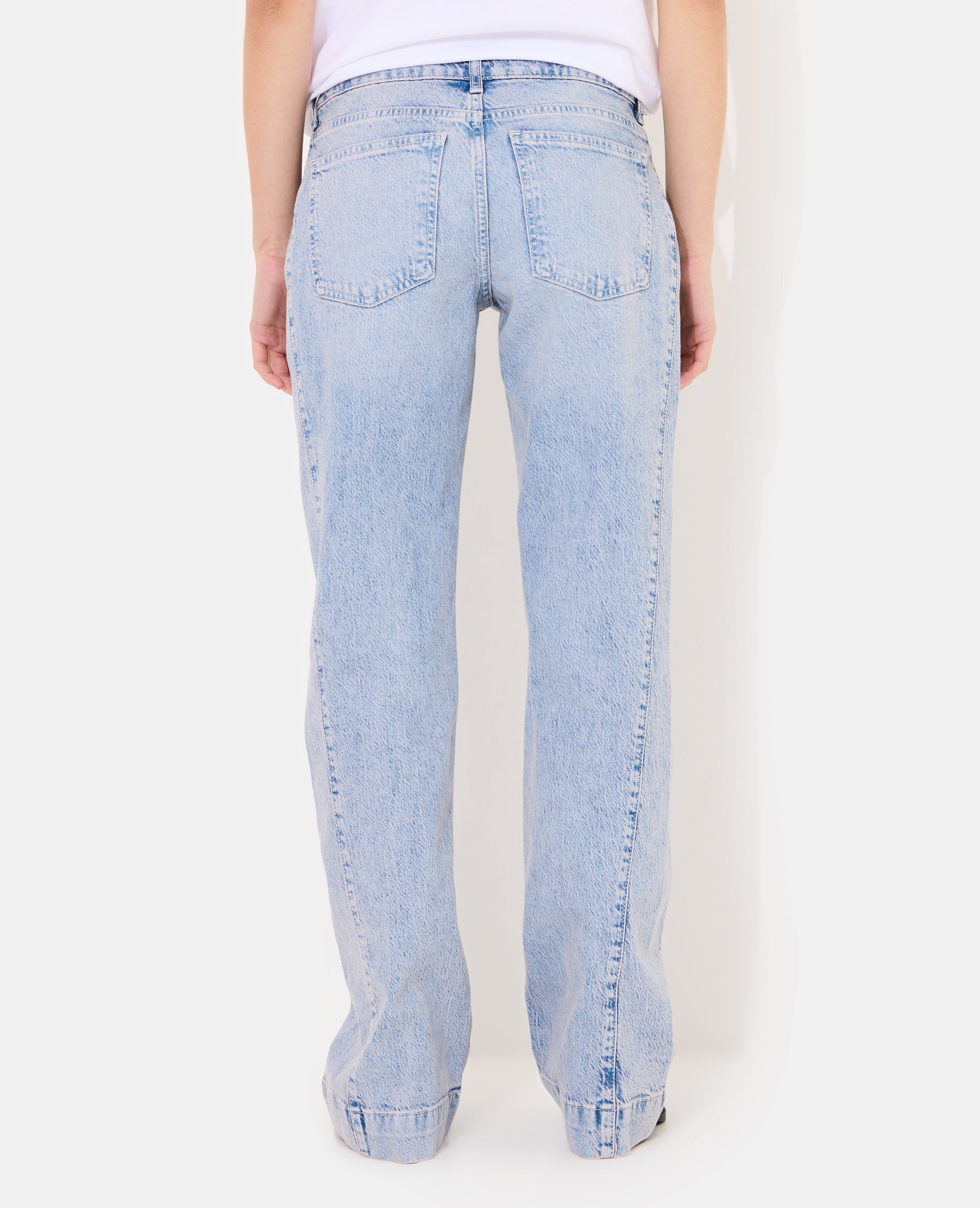 Jean flare taille basse avec détails coutures