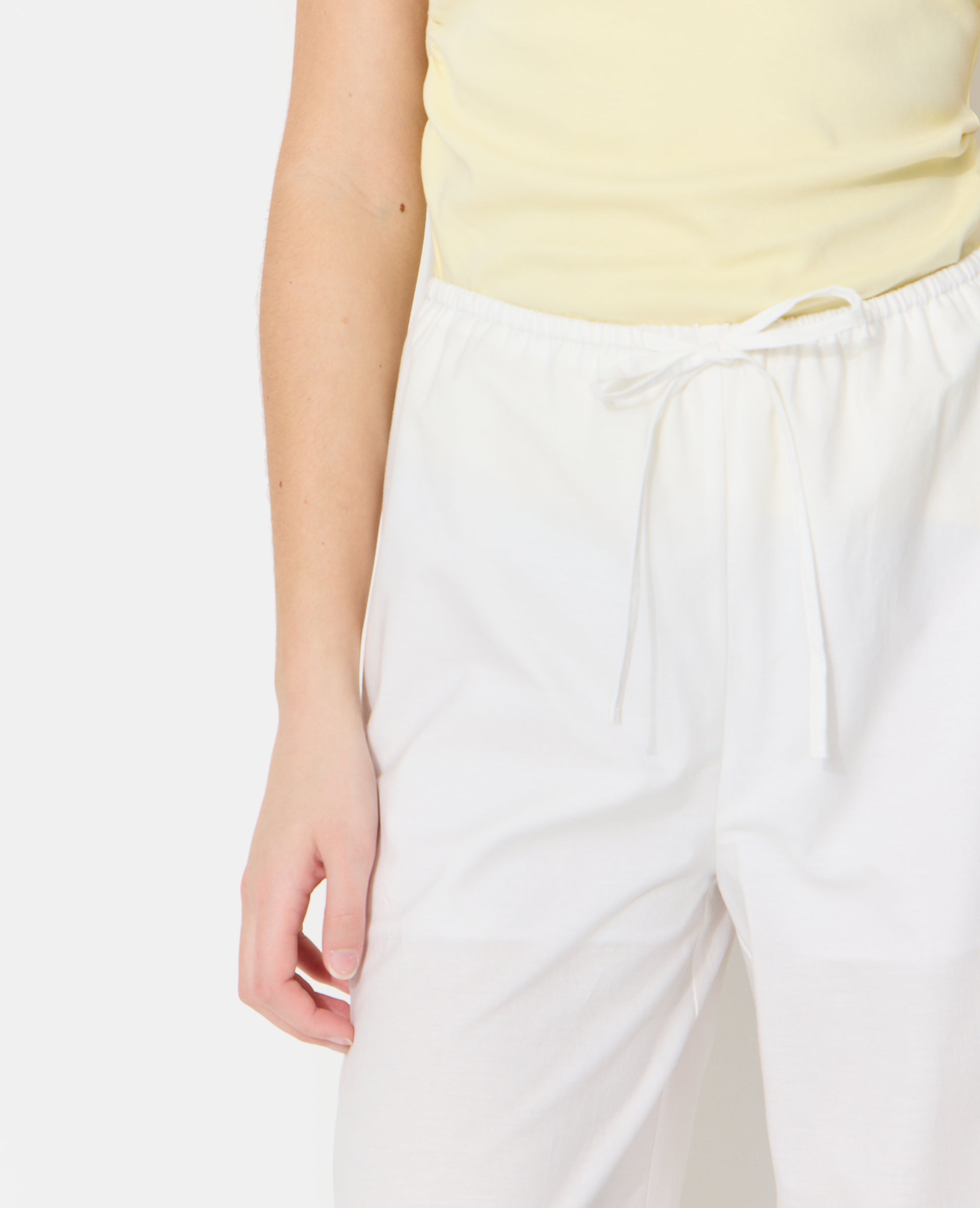 Pantalon droit avec broderie anglaise ajourée