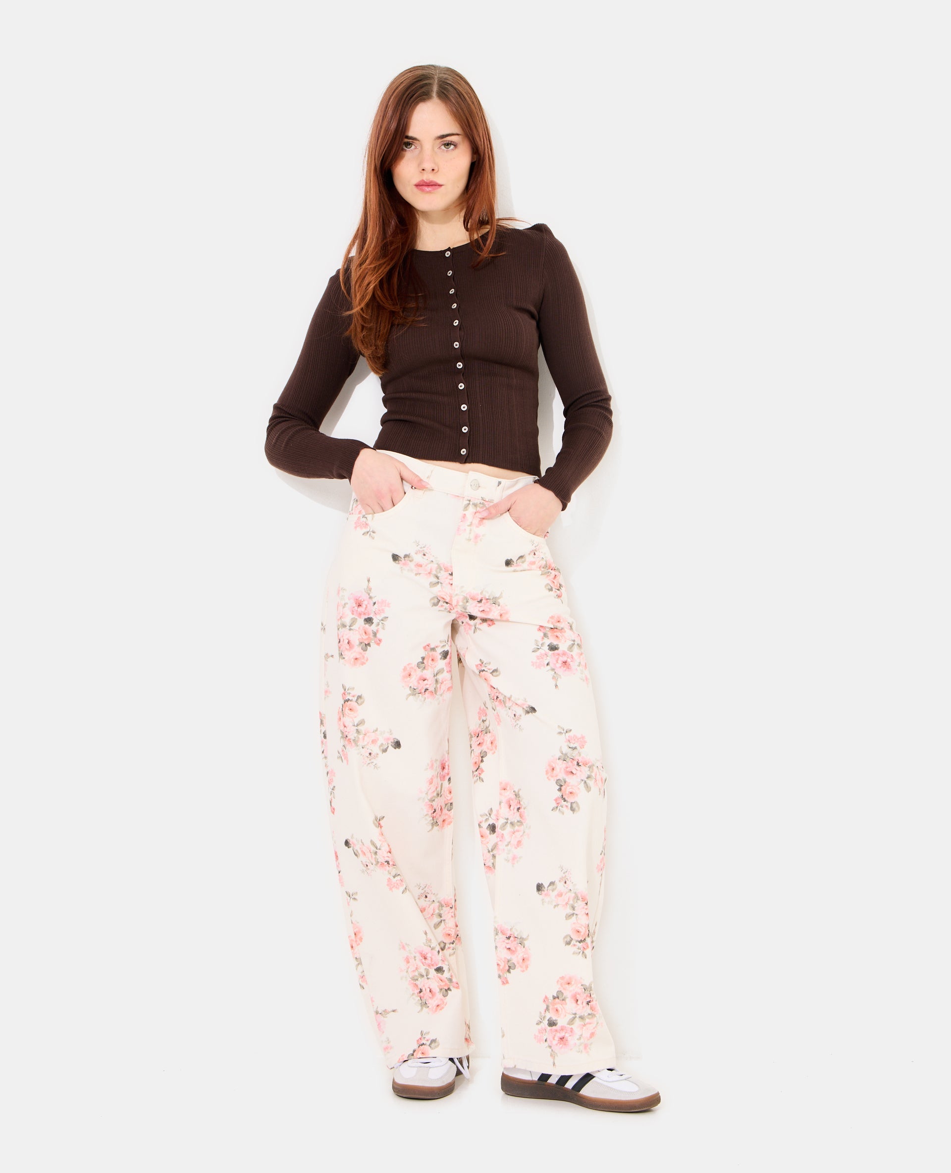Jean barrel taille medium avec motif fleurs