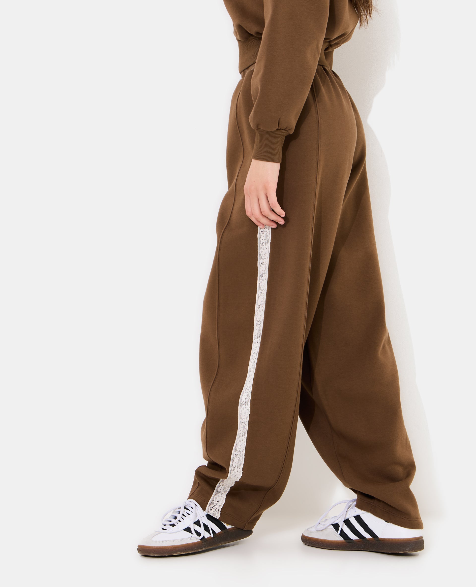 Pantalon molleton barrel avec dentelle