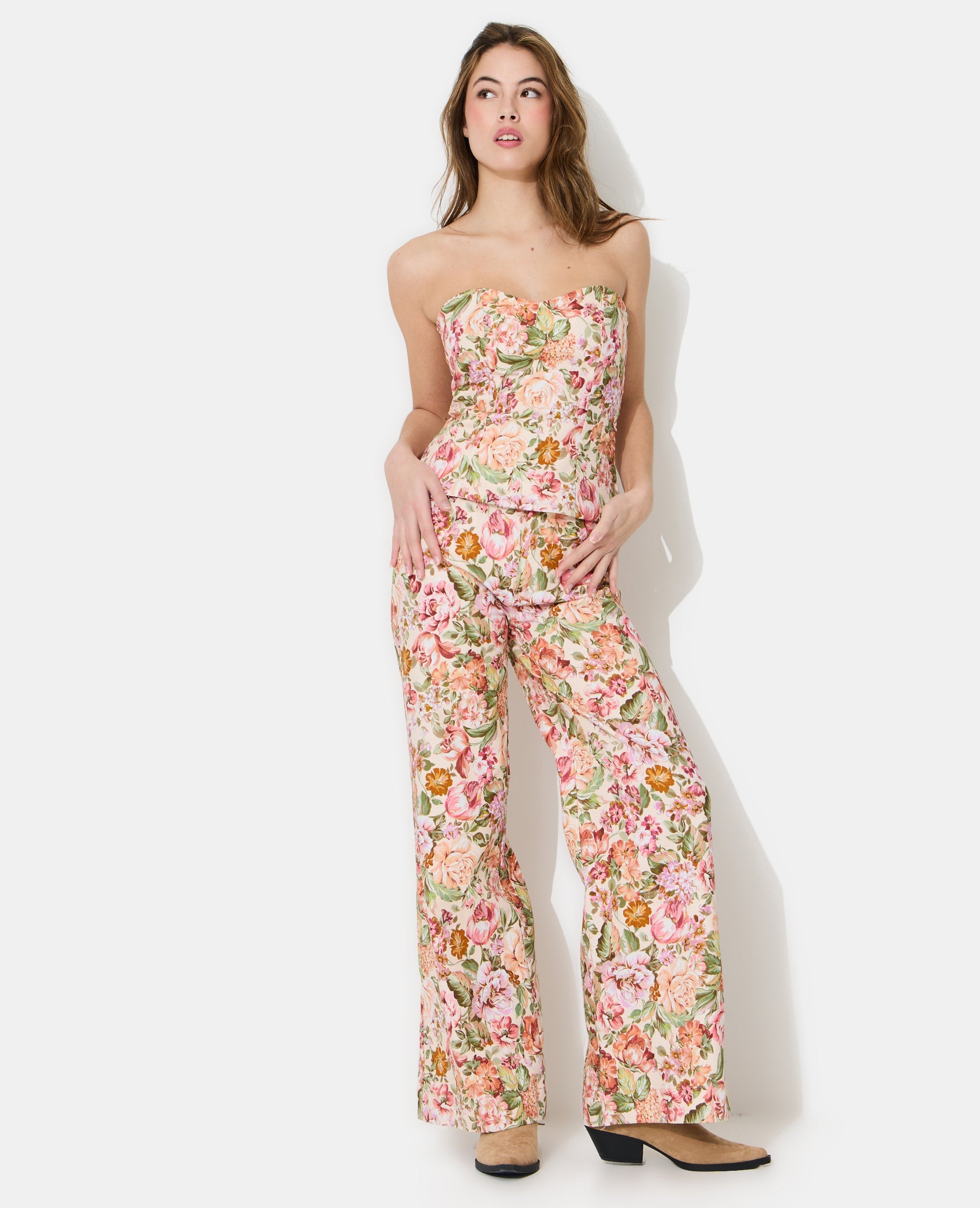 Pantalon droit motif fleurs façon tapisserie