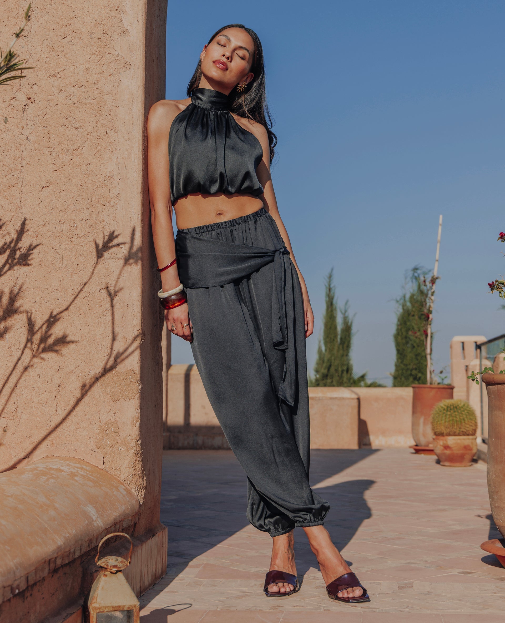 Pantalon bouffant en satin avec ceinture à nouer