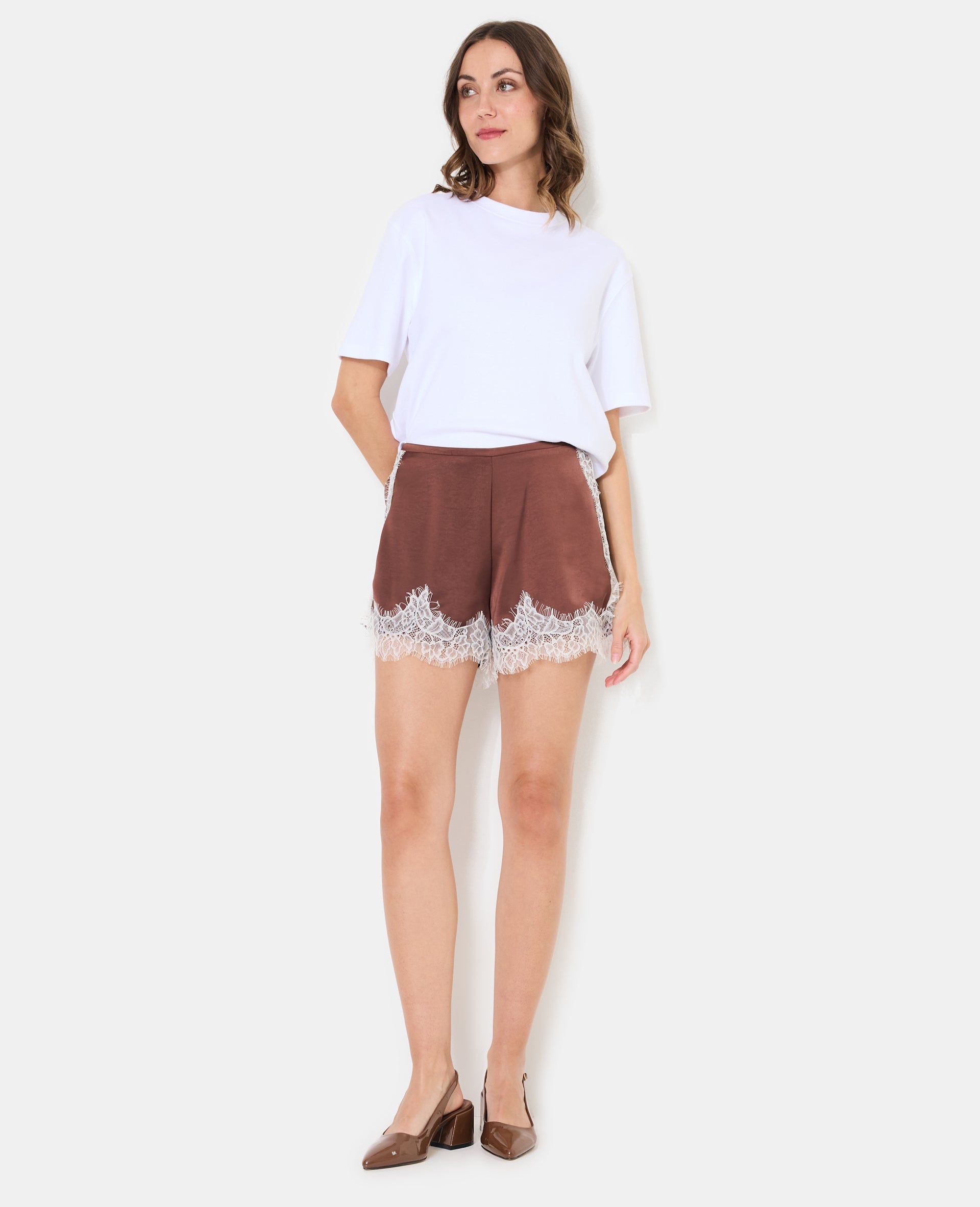 Short en satin avec dentelle