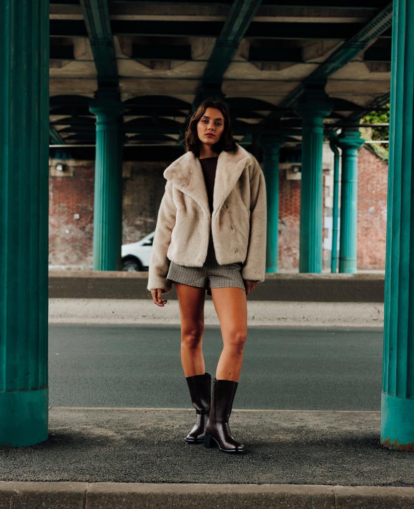 Blouson fausse fourrure avec grand col