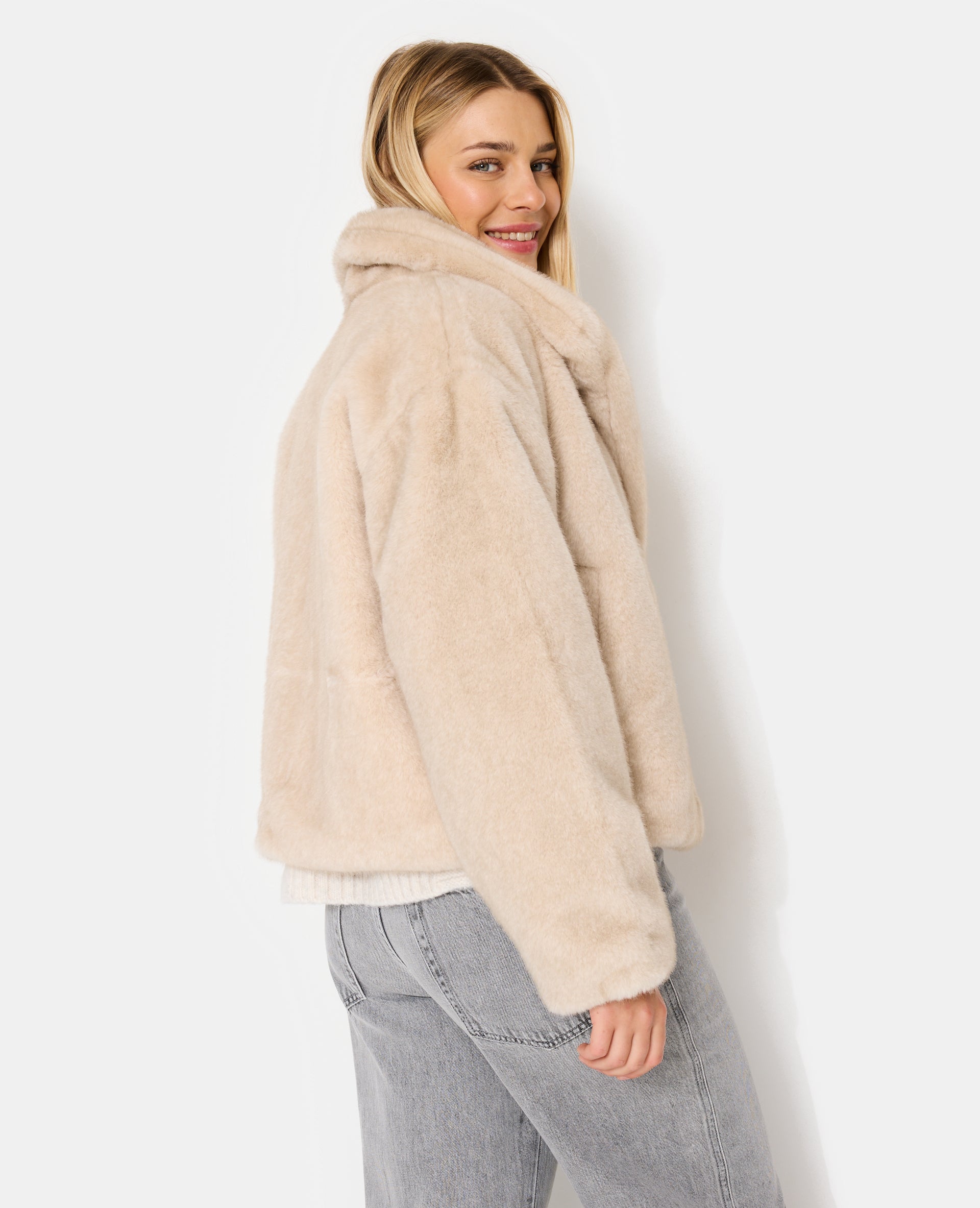 Blouson fausse fourrure avec grand col