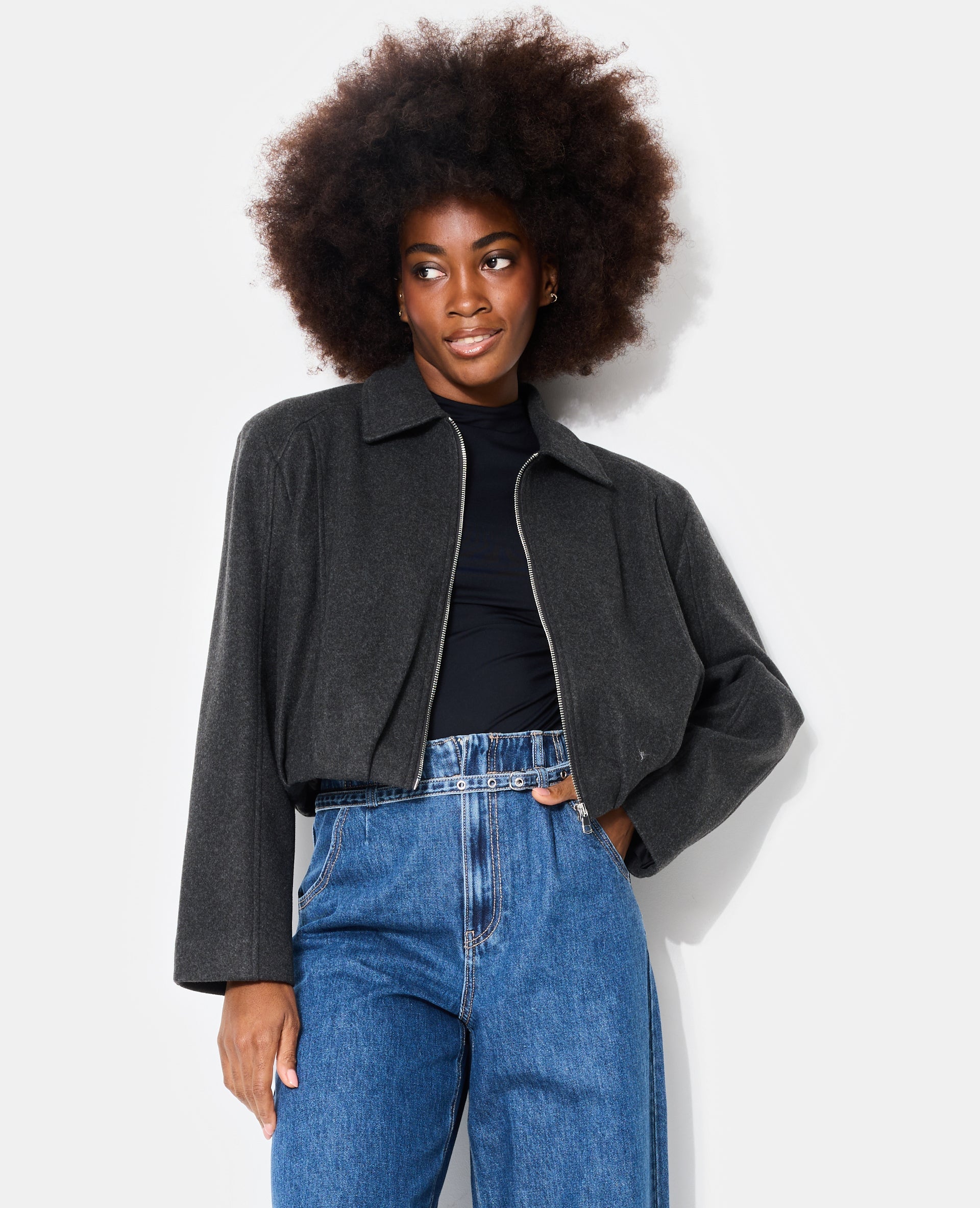Manteau court drap de laine forme boule