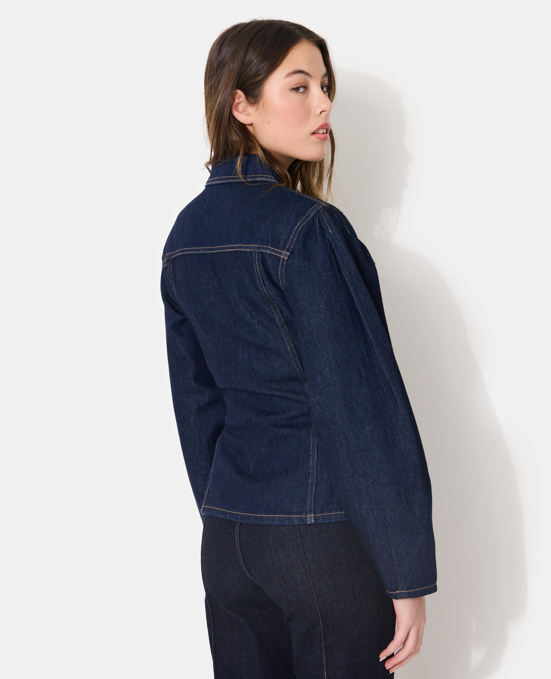 Veste en jean cintrée avec manches ballons