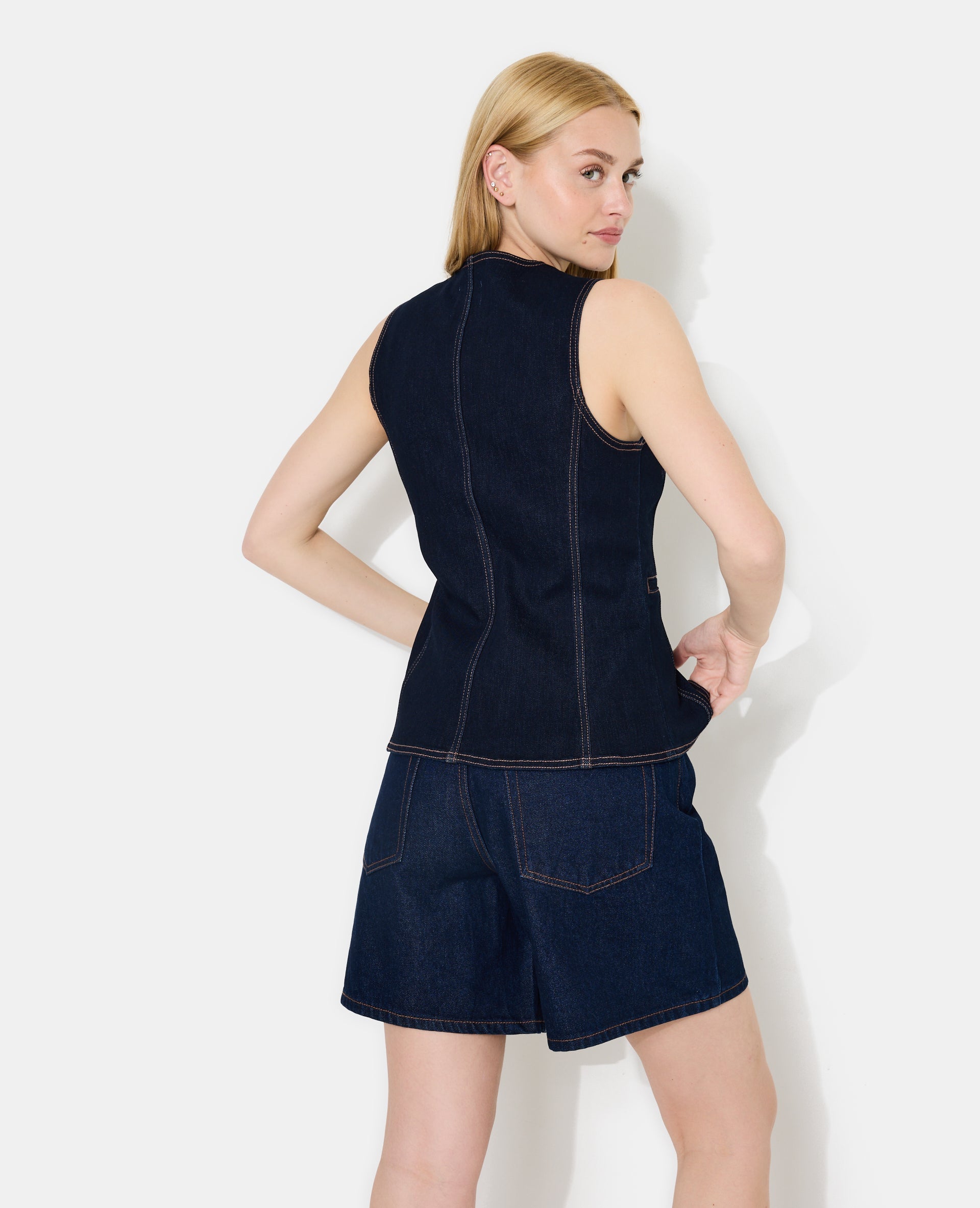 Veste sans manches en jean façon gilet barman