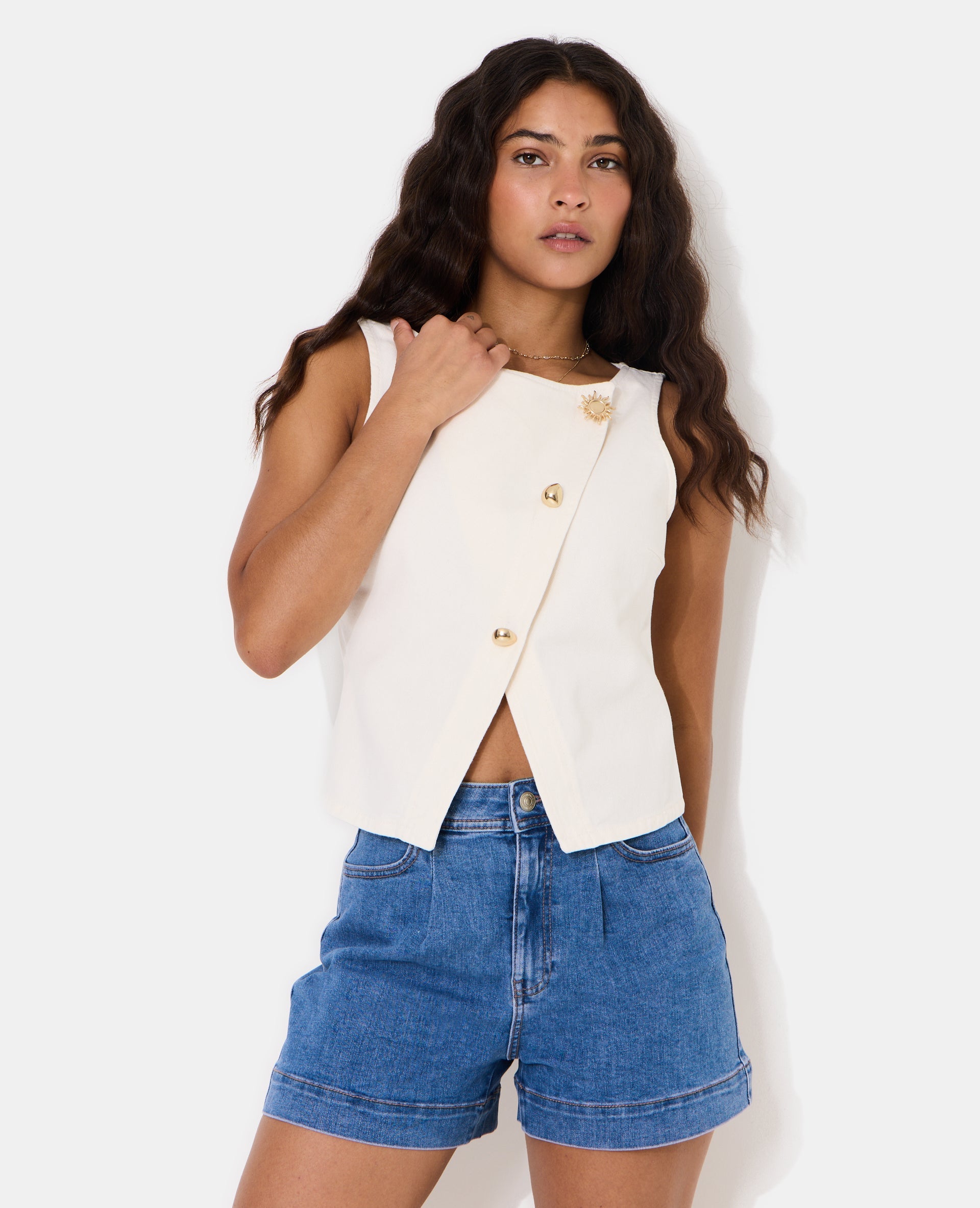 Top sans manches façon gilet barman boutons bijoux
