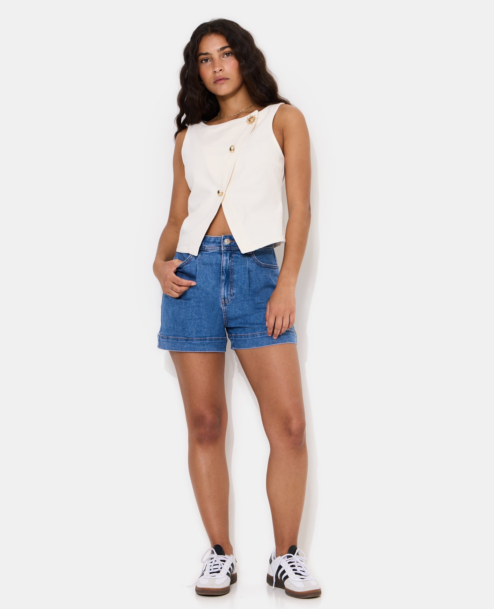 Top sans manches façon gilet barman boutons bijoux