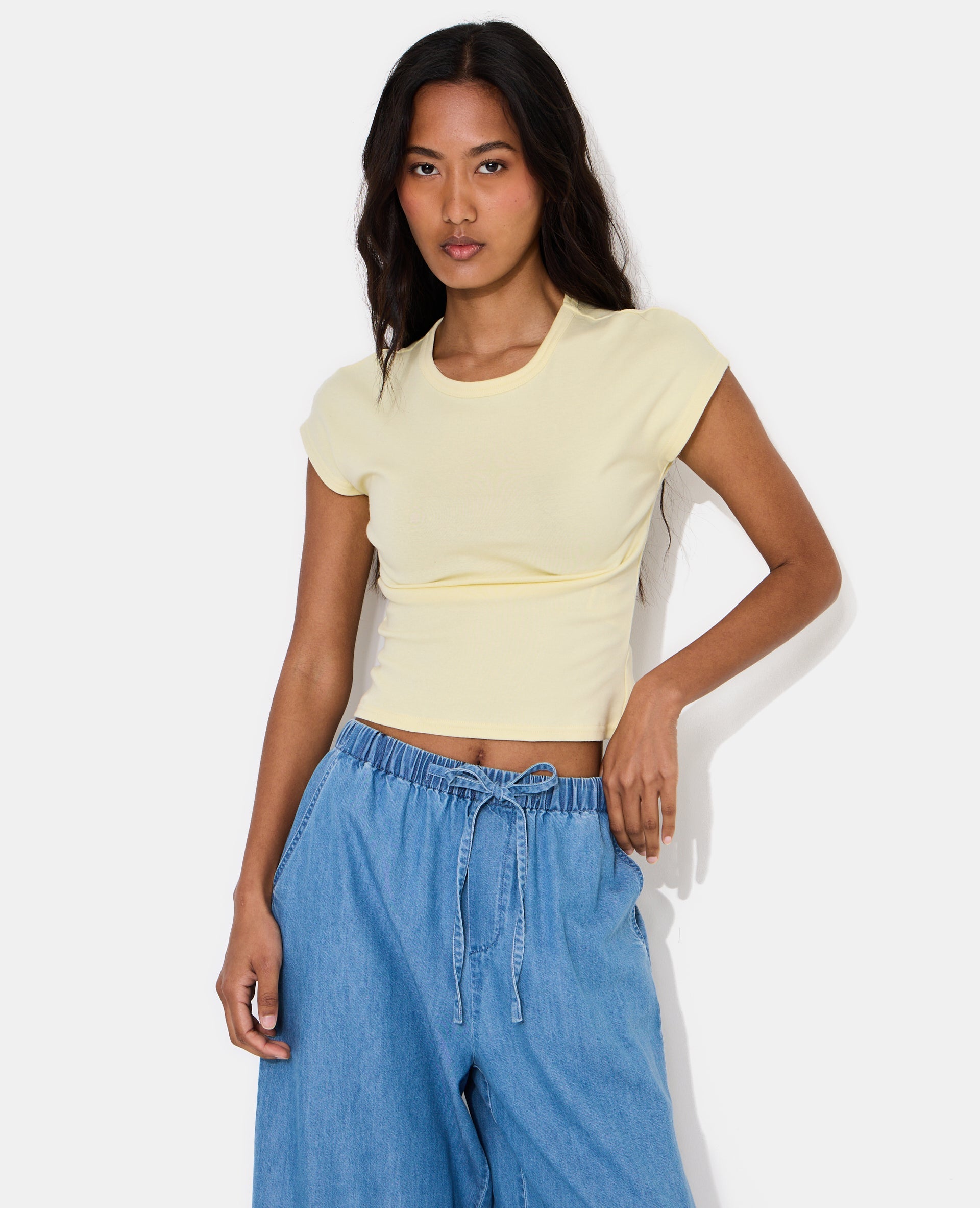 T-shirt ajusté col rond et manches raccourcies