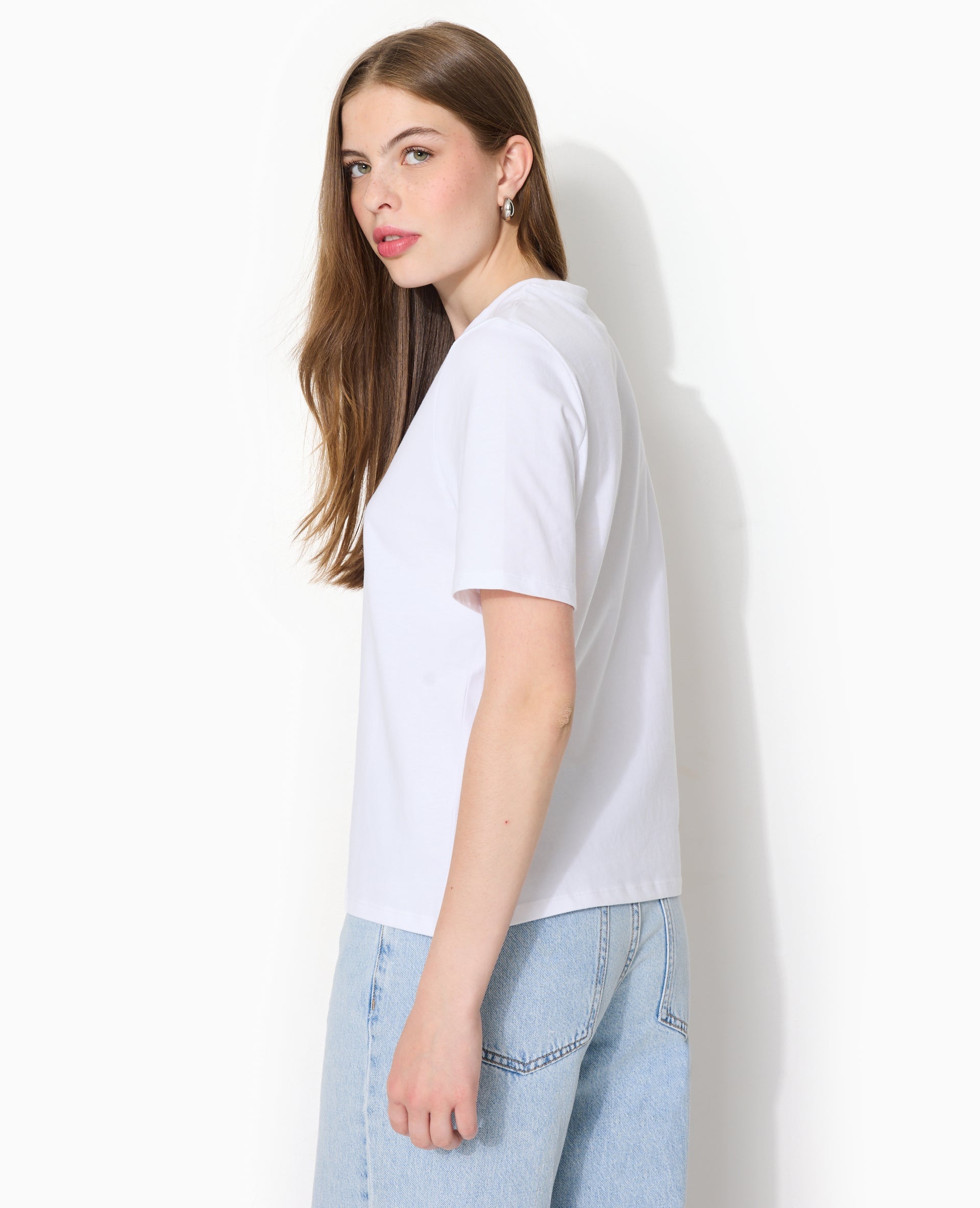T-shirt avec étiquette cousue devant