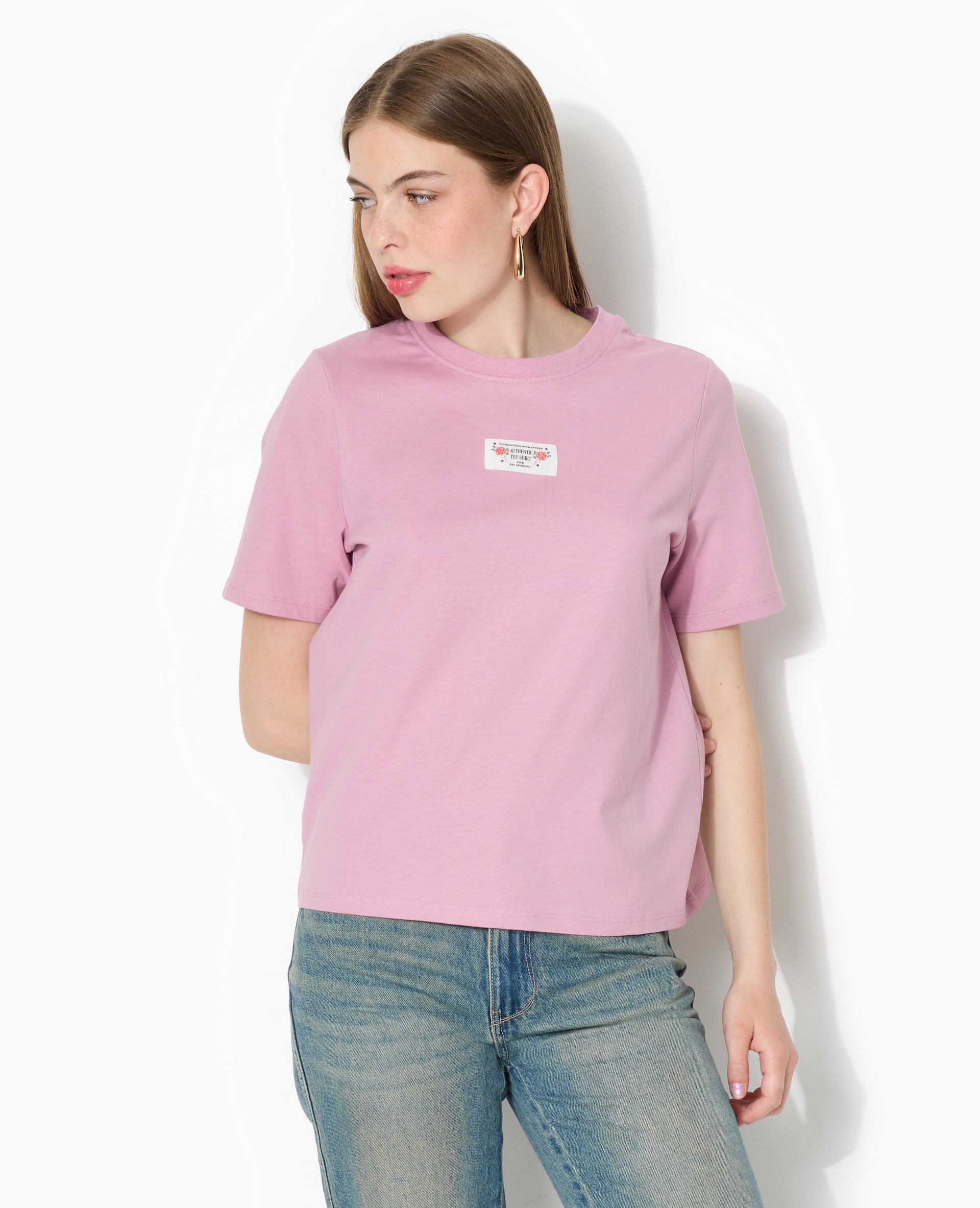 T-shirt avec étiquette cousue devant
