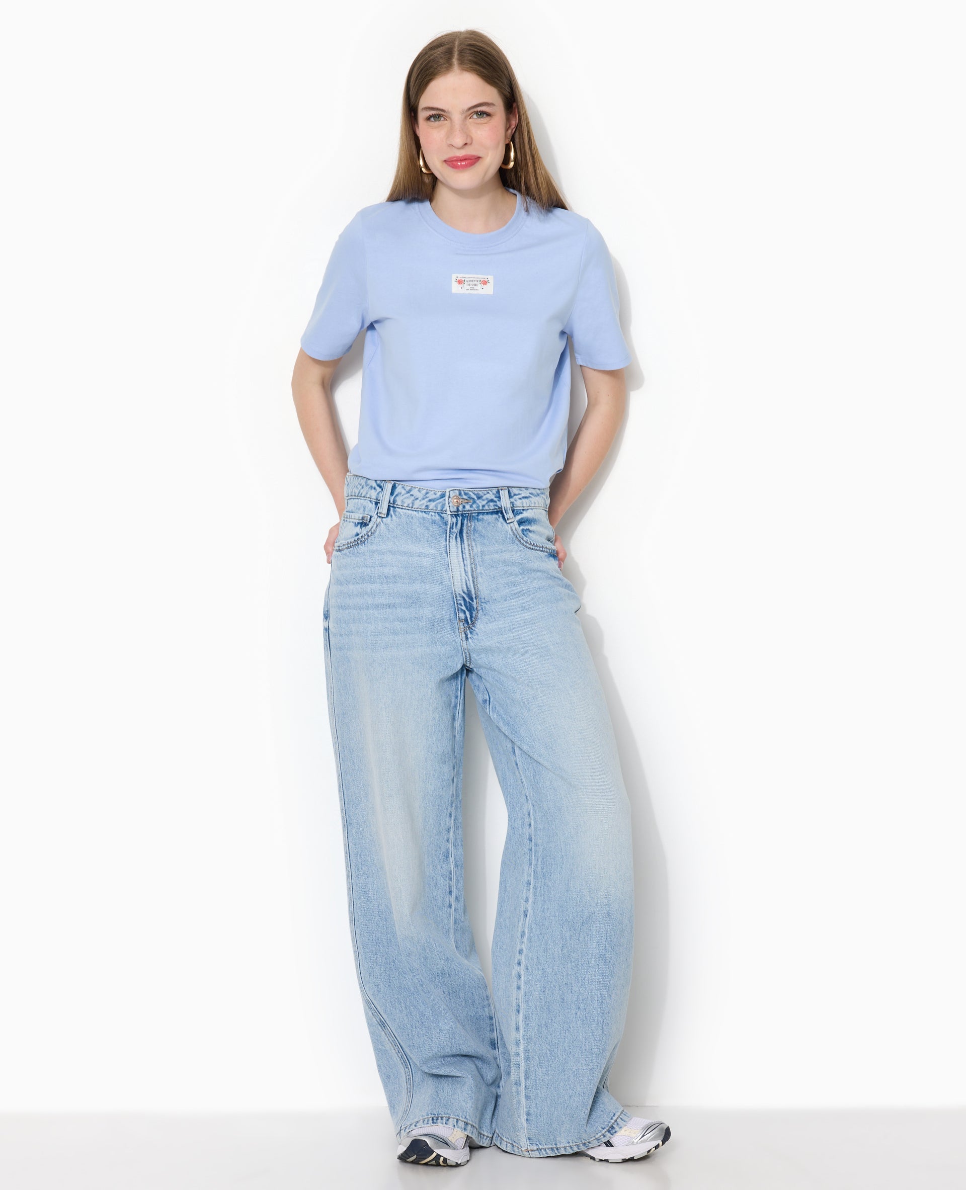 T-shirt avec étiquette cousue devant