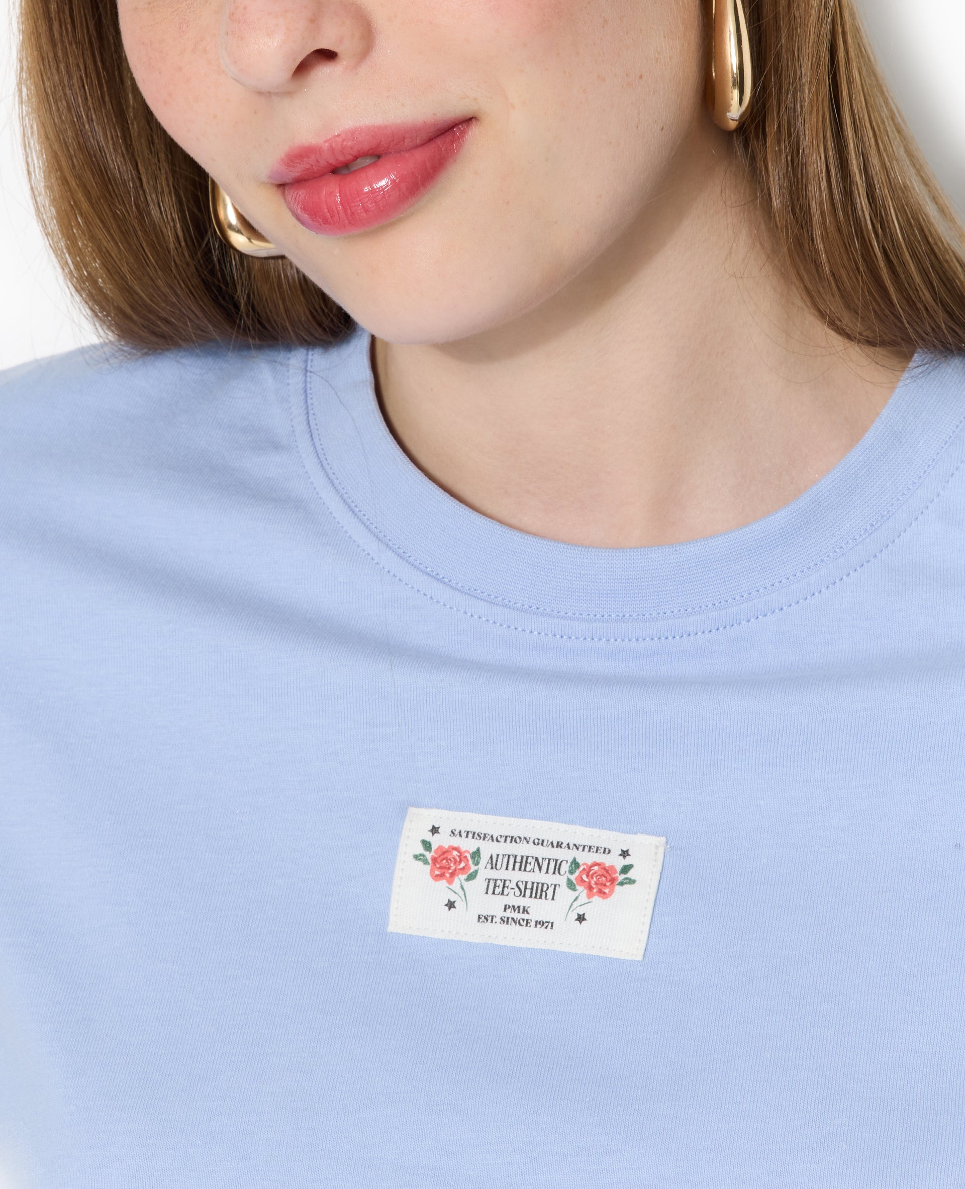 T-shirt avec étiquette cousue devant