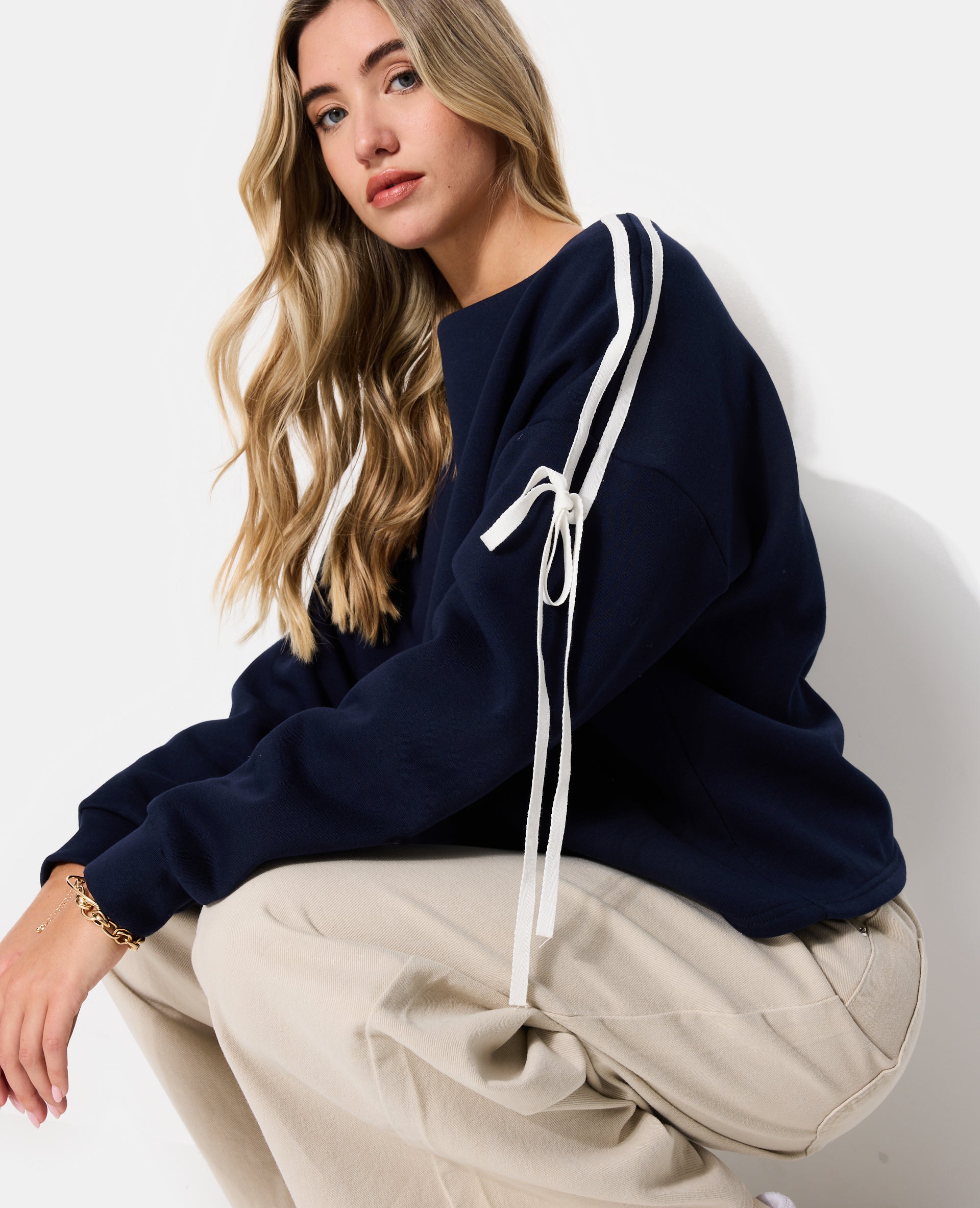 Sweat ample avec détail nœuds sur les manches