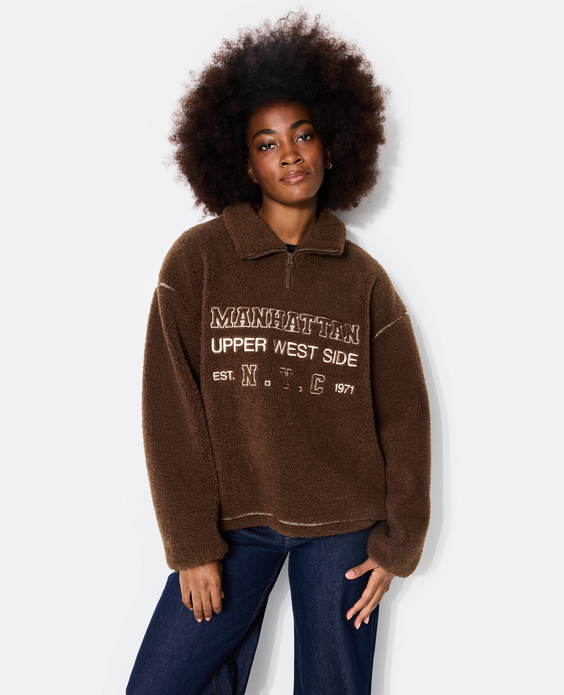 Sweat droit en sherpa col zippé avec broderies