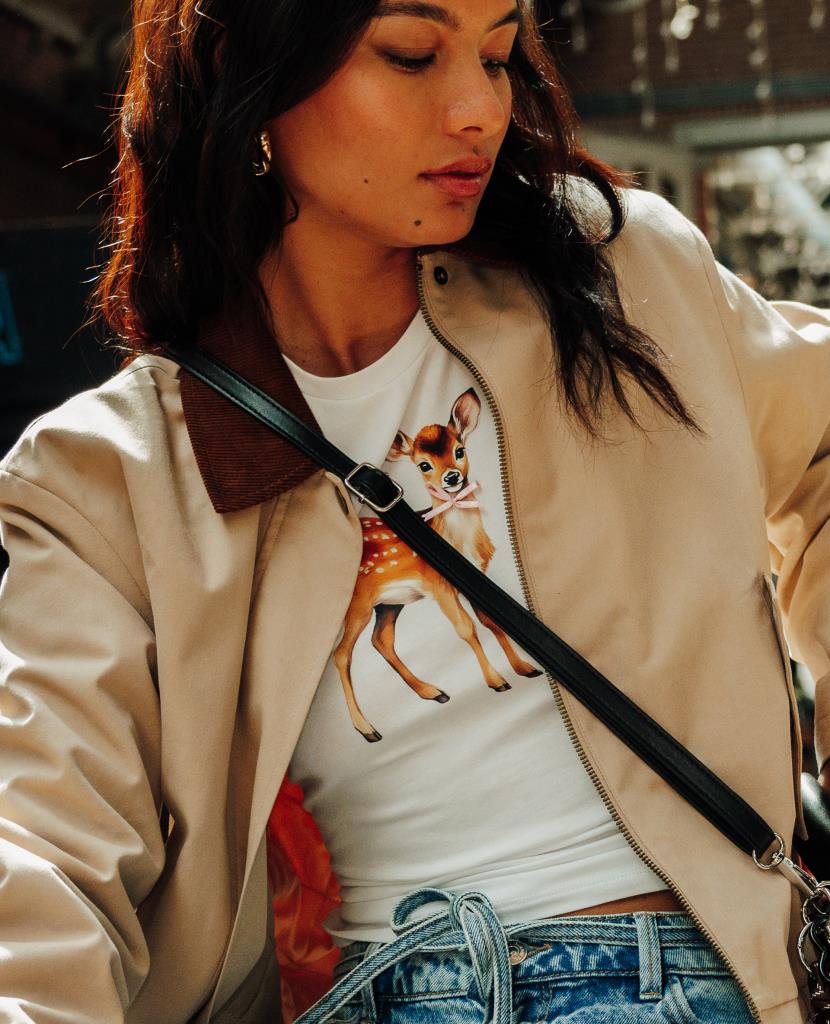 T-shirt ajusté avec print faon + nœud cousu