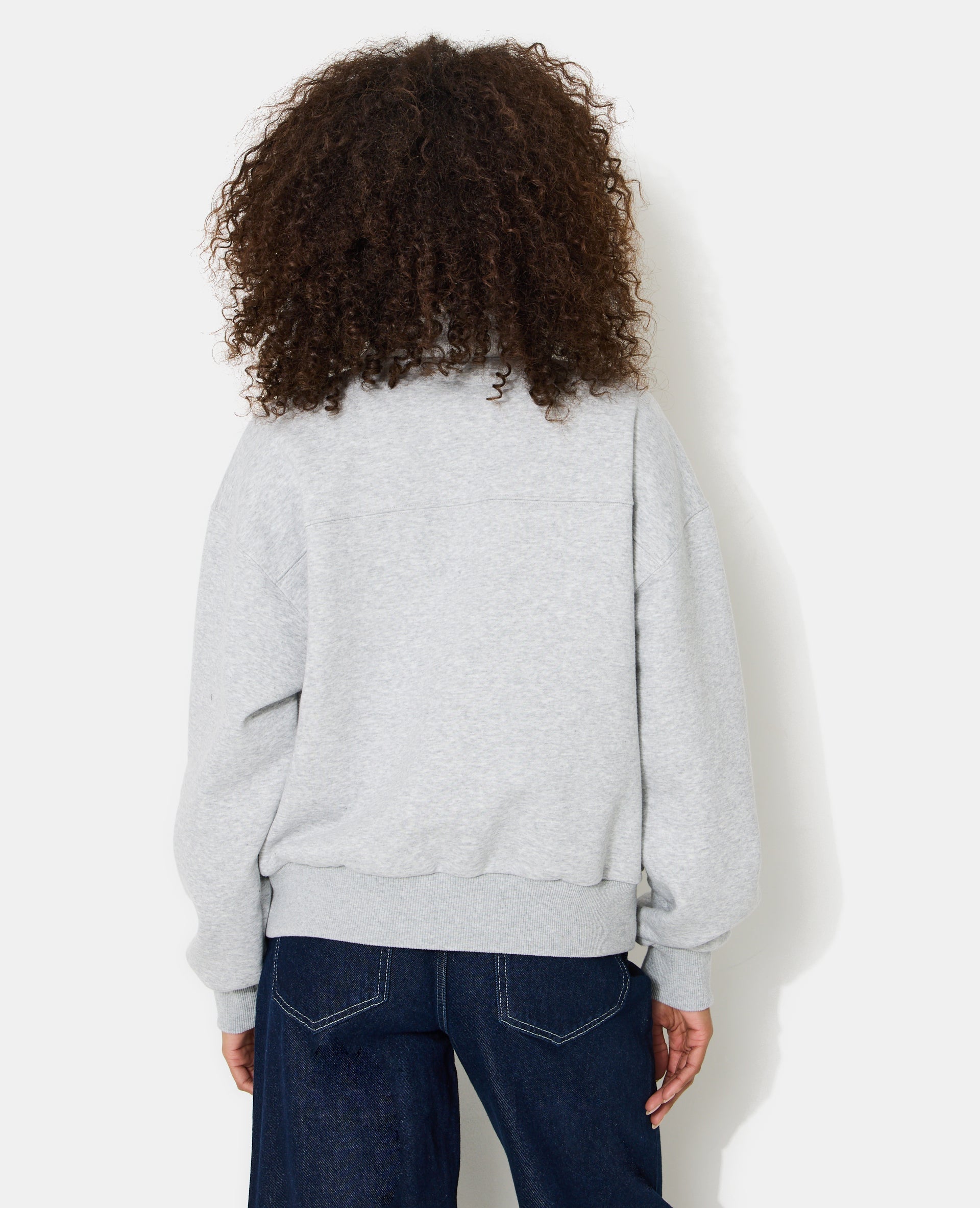 Sweat col polo avec poches et détails coupés