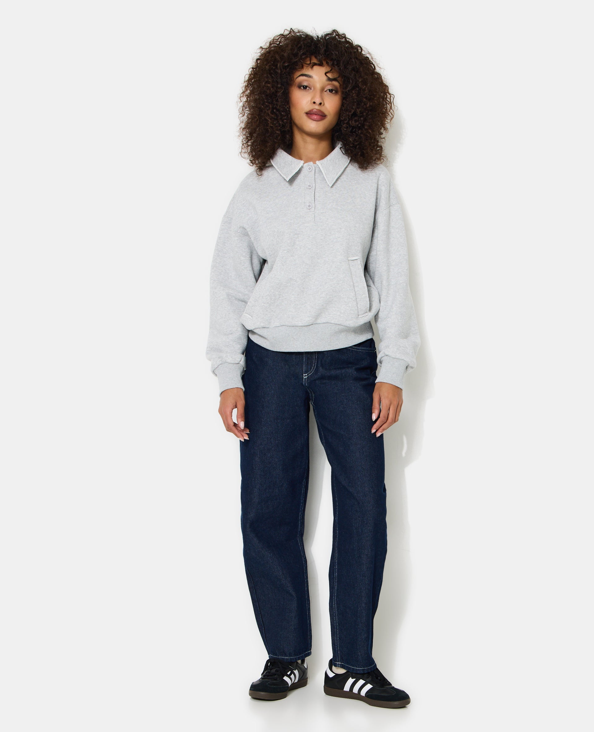 Sweat col polo avec poches et détails coupés