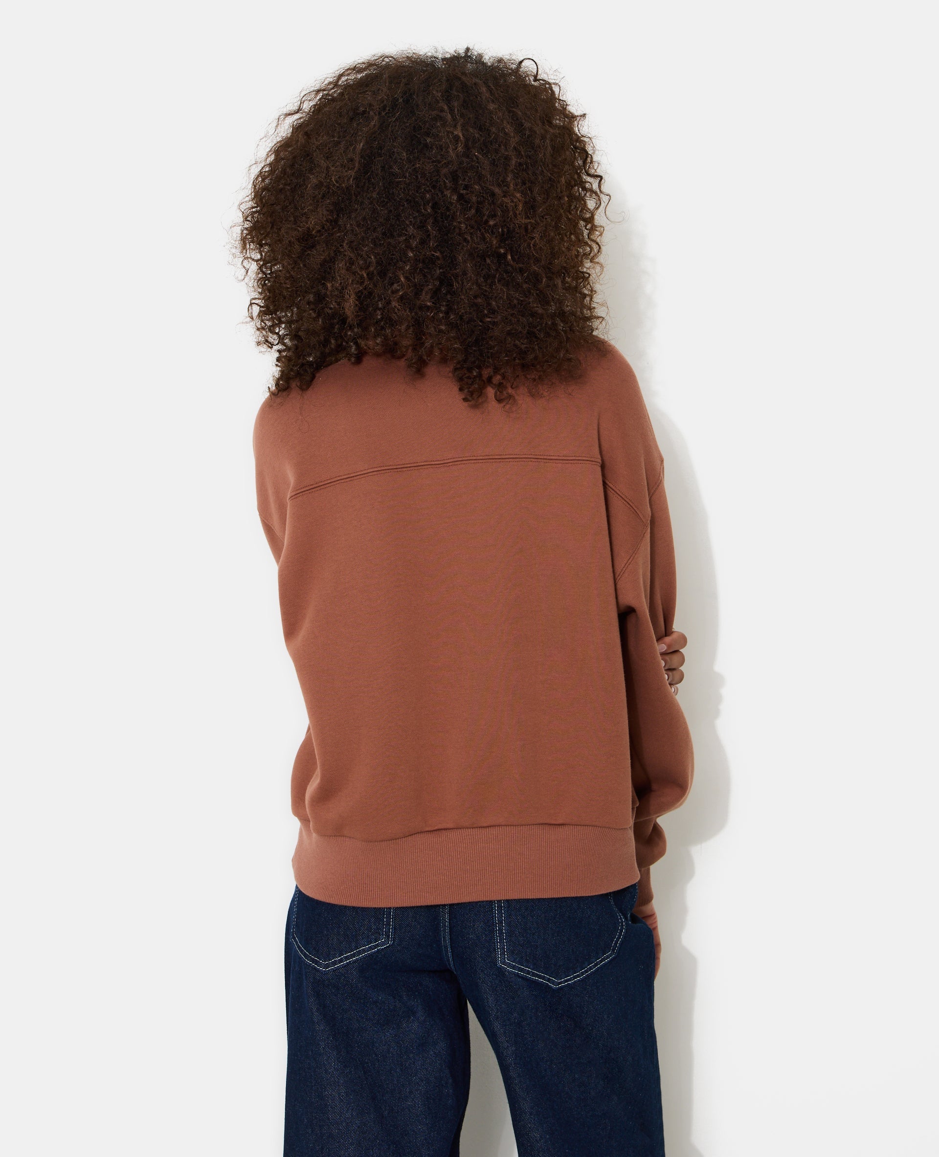 Sweat col polo avec poches et détails coupés