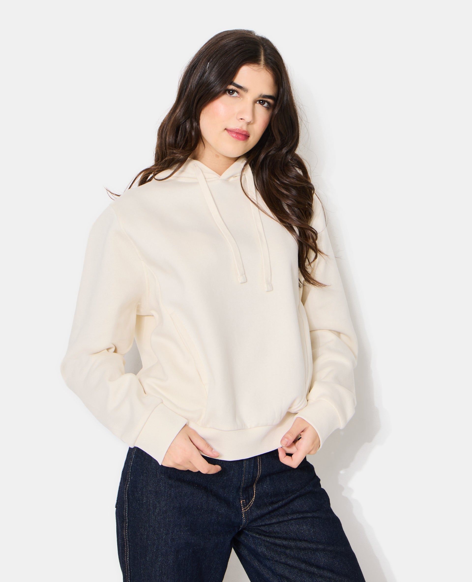 Sweat capuche avec jeux de couture