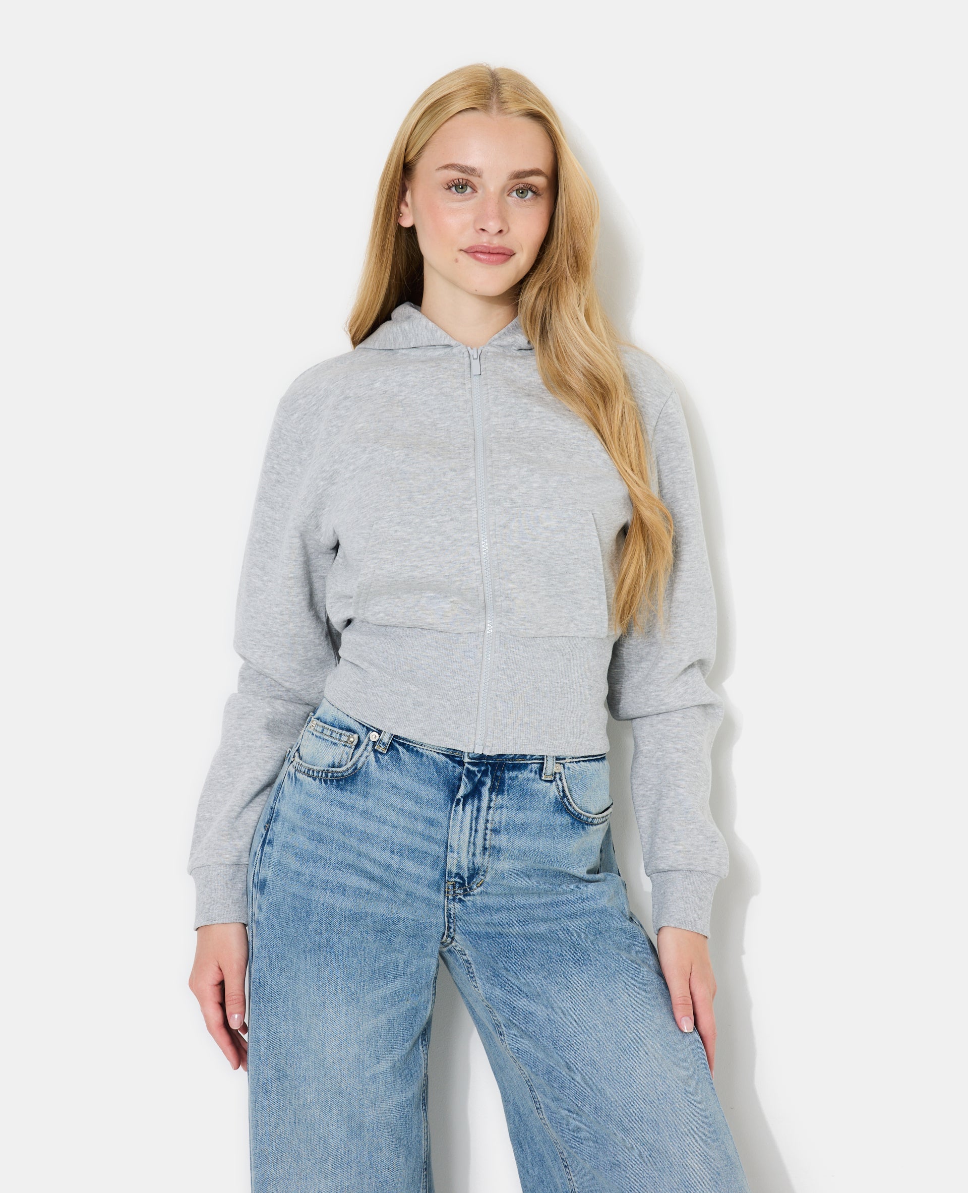 Sweat court zippé avec capuche