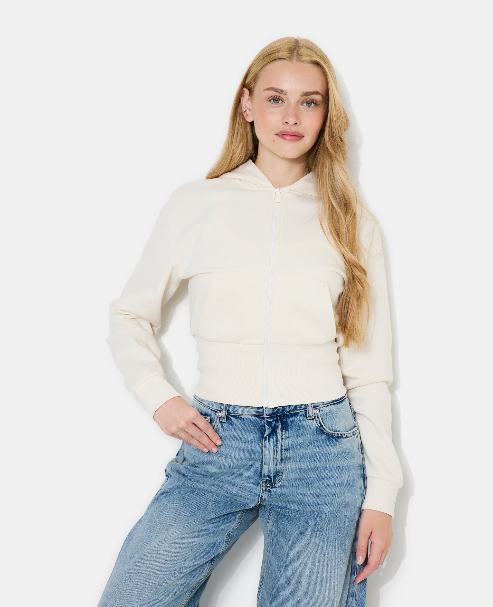 Sweat court zippé avec capuche
