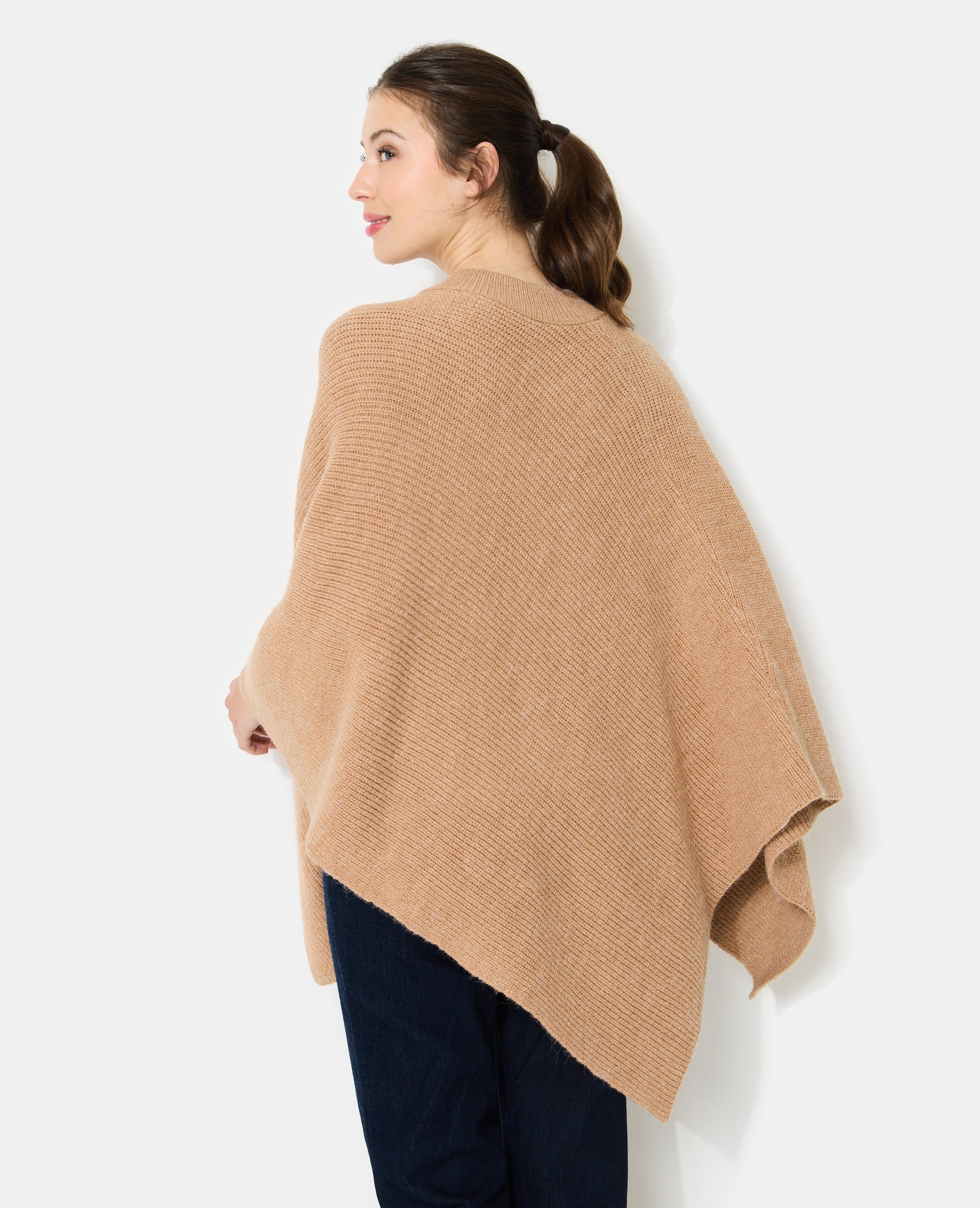 Cape en tricot avec détail boutons