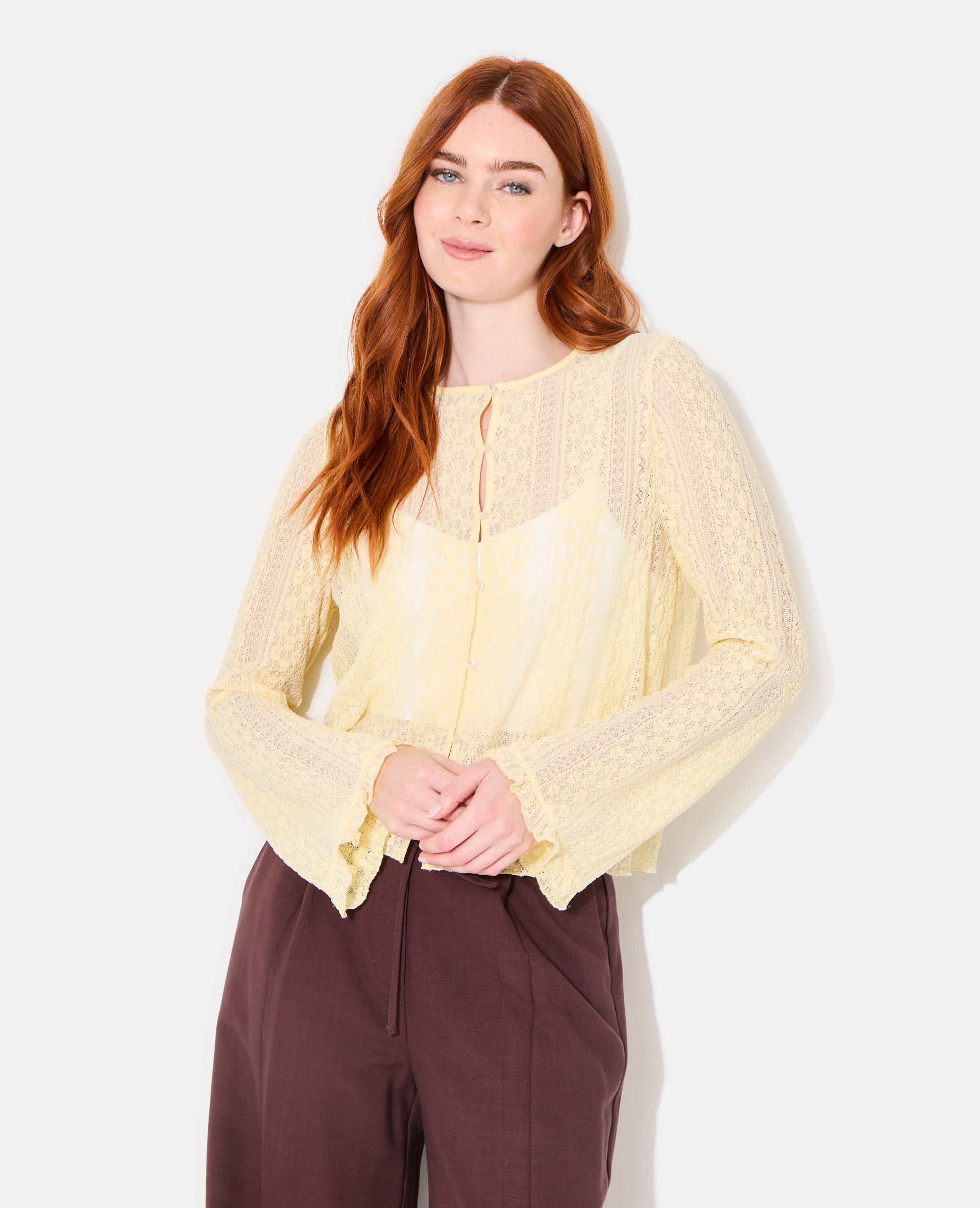 Top en dentelle avec manches flare