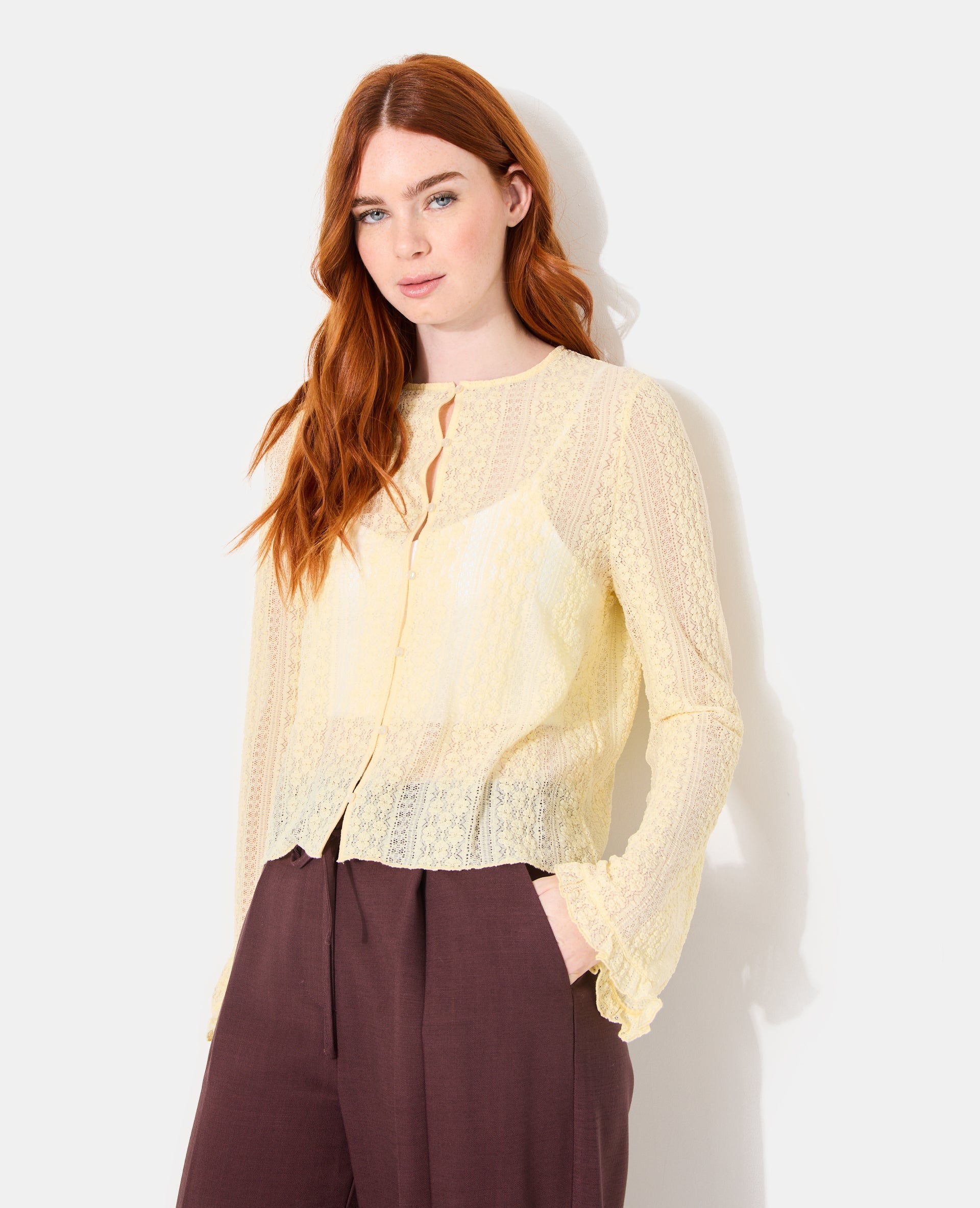 Top en dentelle avec manches flare