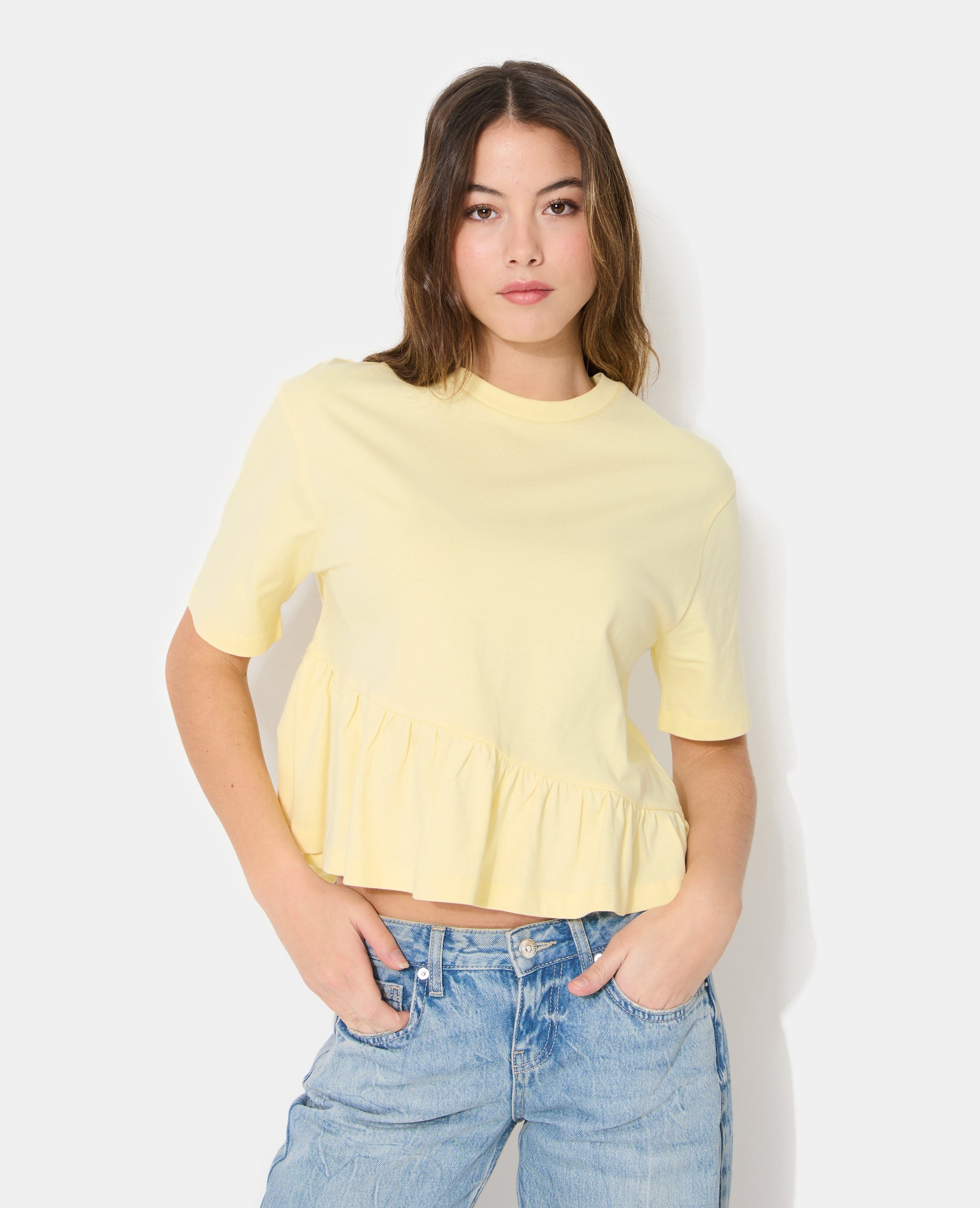 T-shirt avec volant asymétrique
