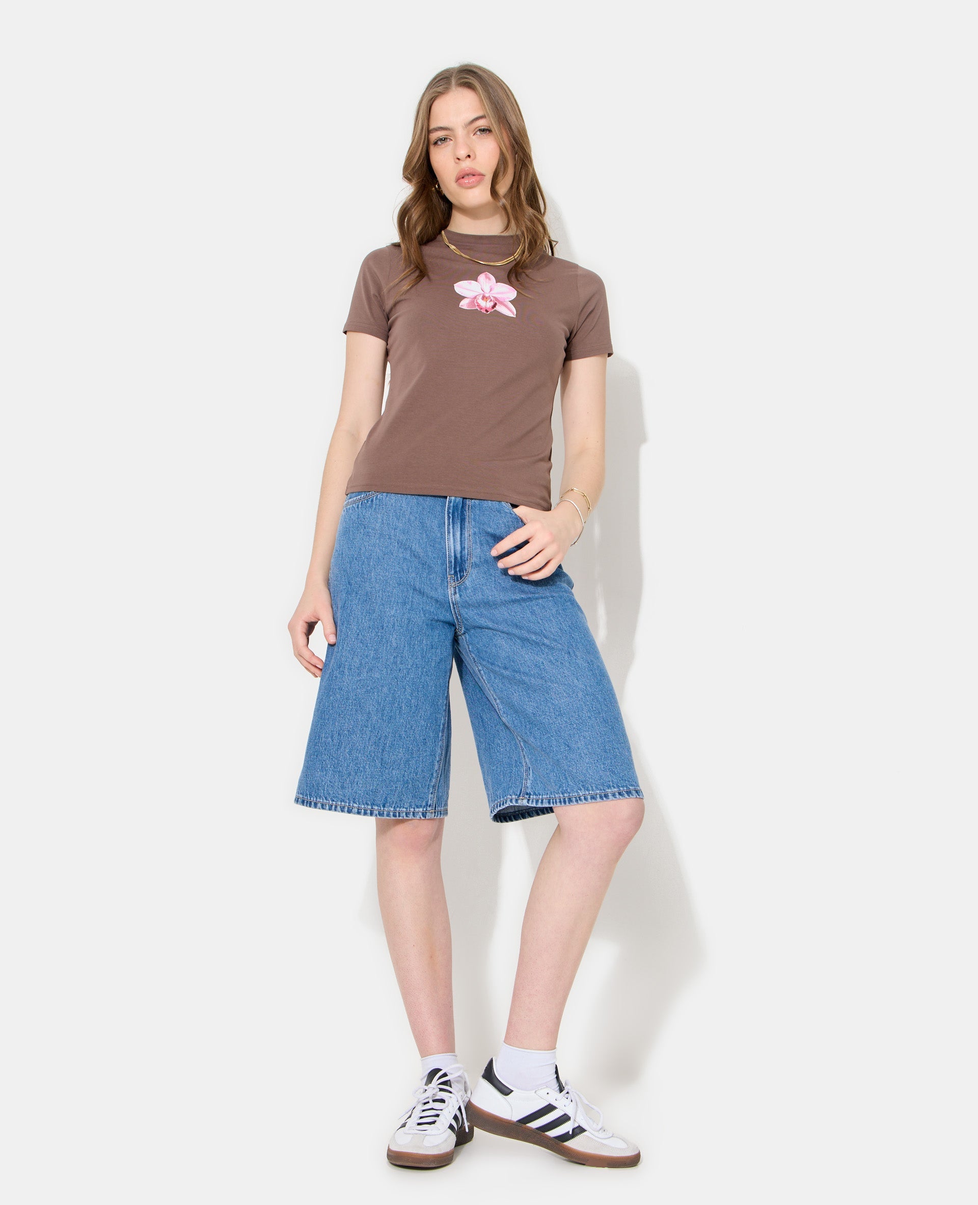 T-shirt ajusté avec orchidée