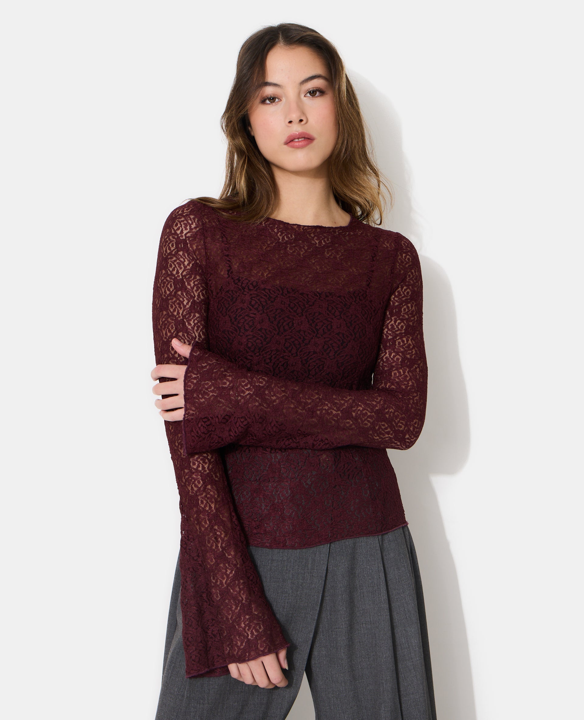 Top en dentelle manches flare