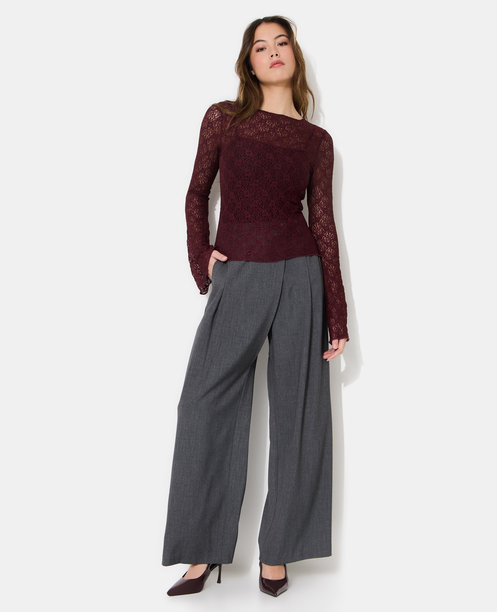 Top en dentelle manches flare