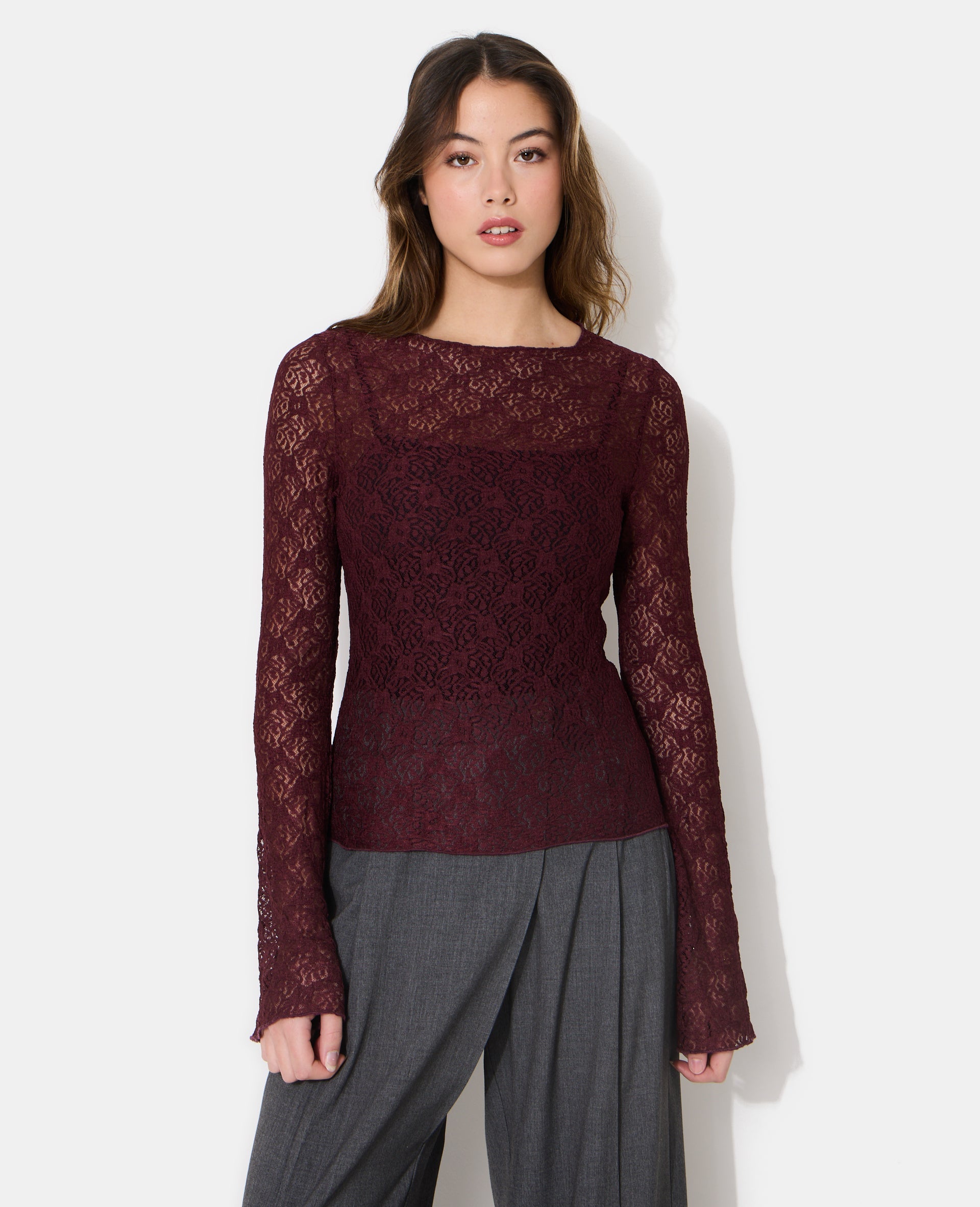Top en dentelle manches flare