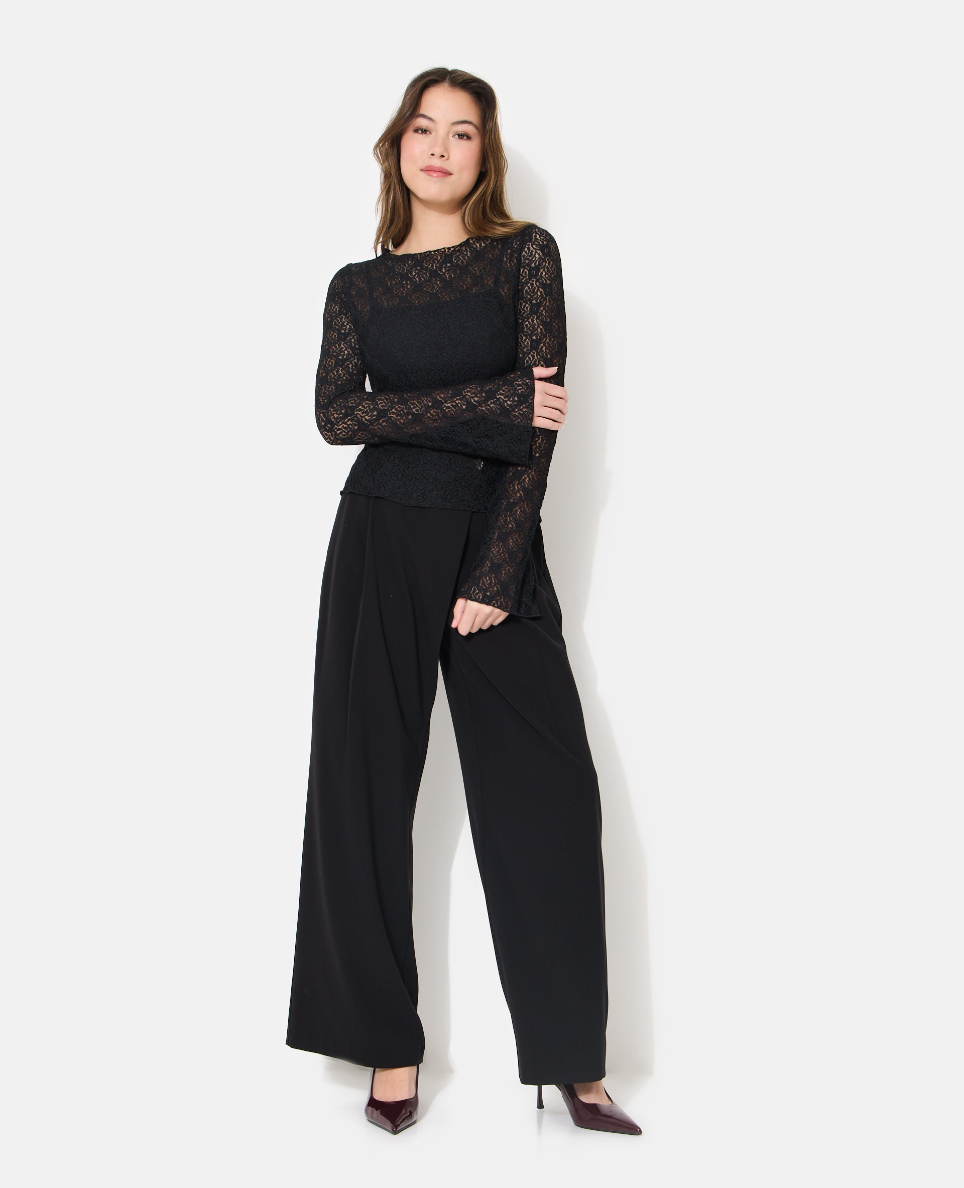 Top en dentelle manches flare