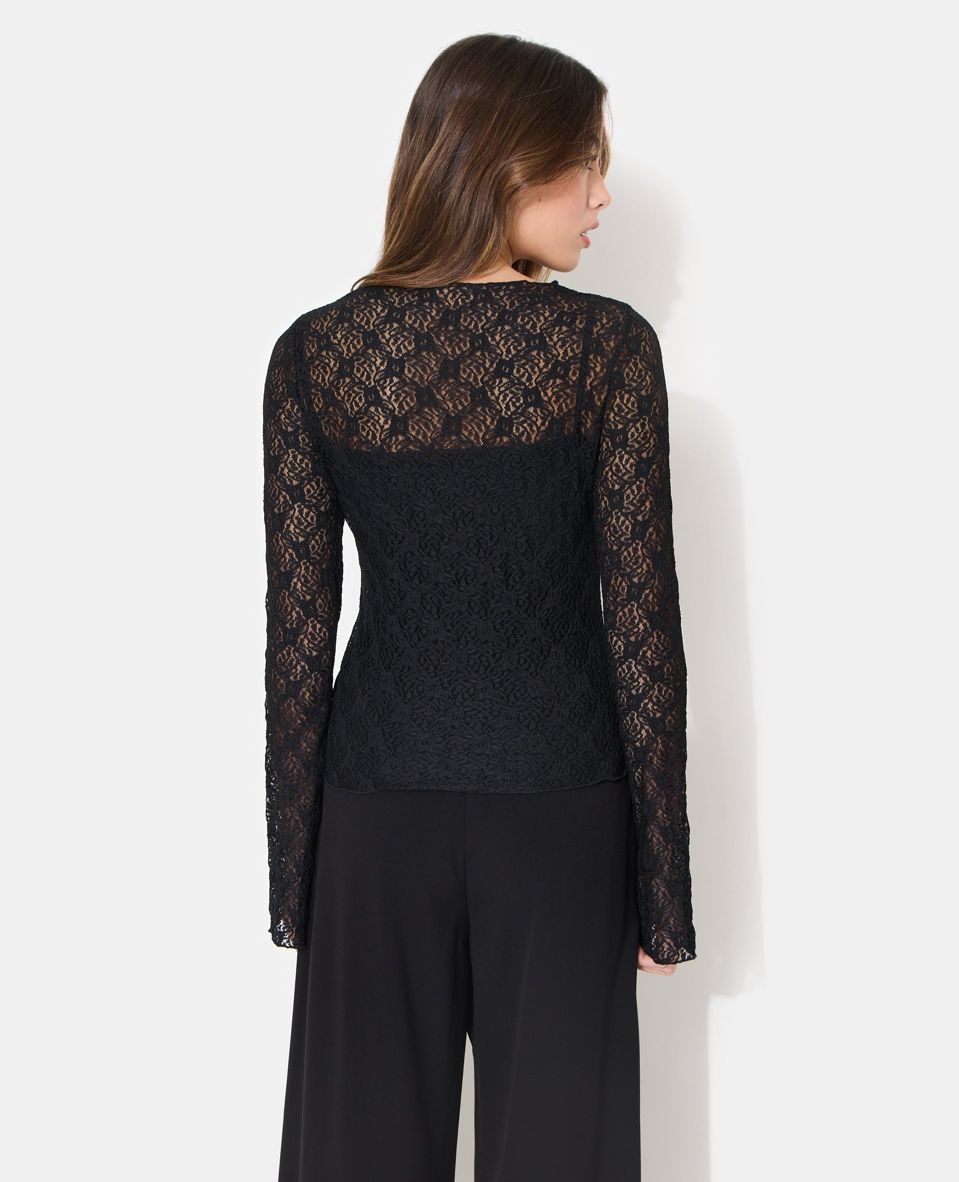 Top en dentelle manches flare