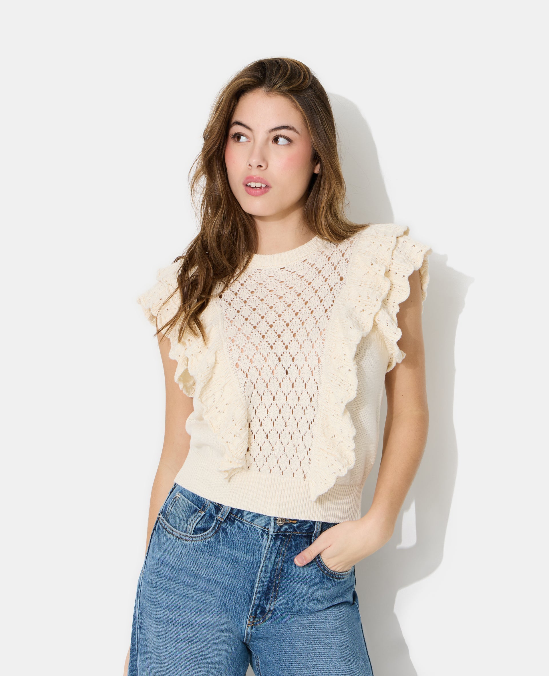 Pull manches courtes en maille ajourée avec volants